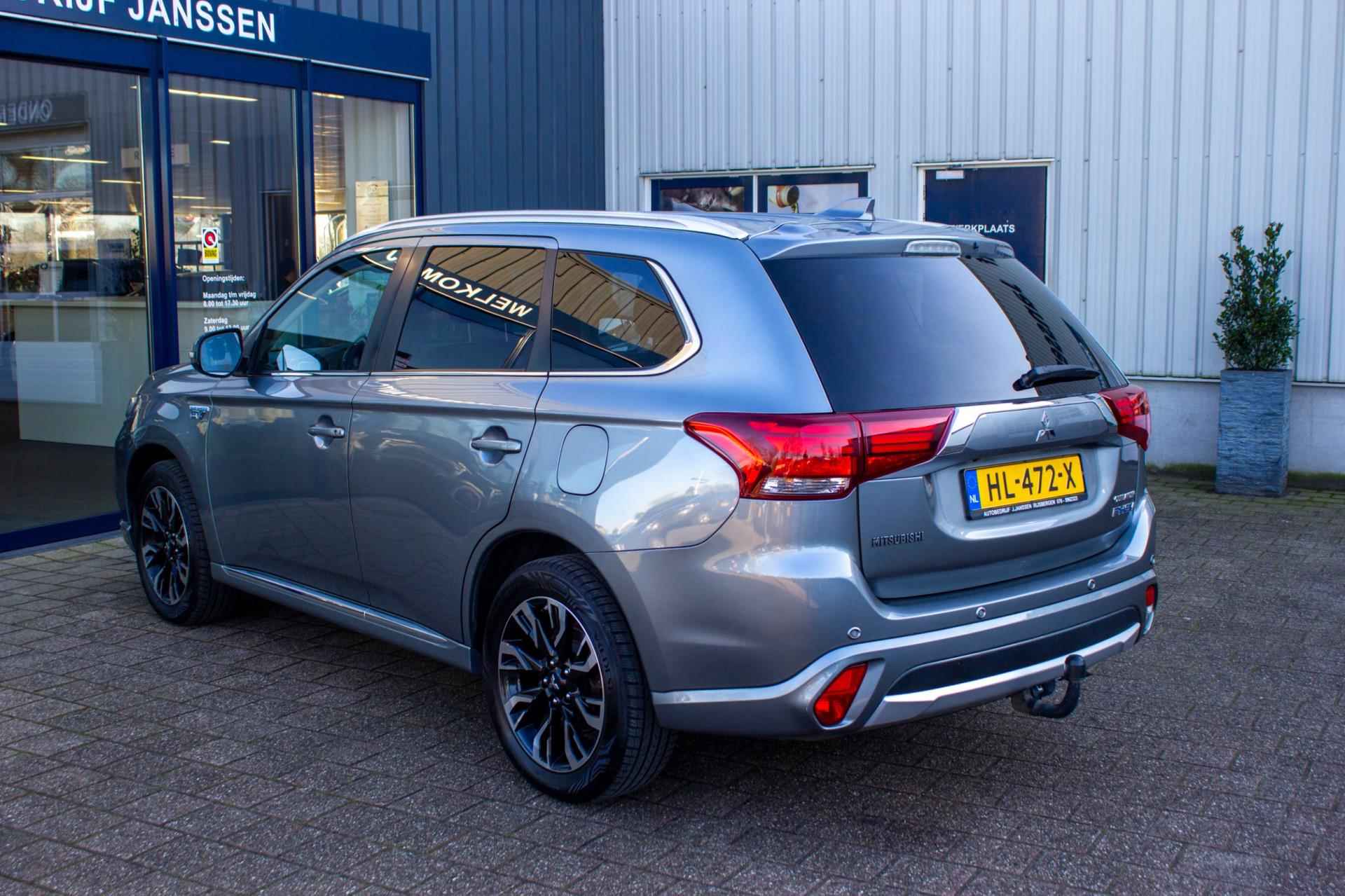 Mitsubishi Outlander 2.0 PHEV Instyle+ | Prijs rijklaar incl. 12 mnd garantie |Accu 94% Navi Keyless entry Trekhaak Camera PDC - 10/49