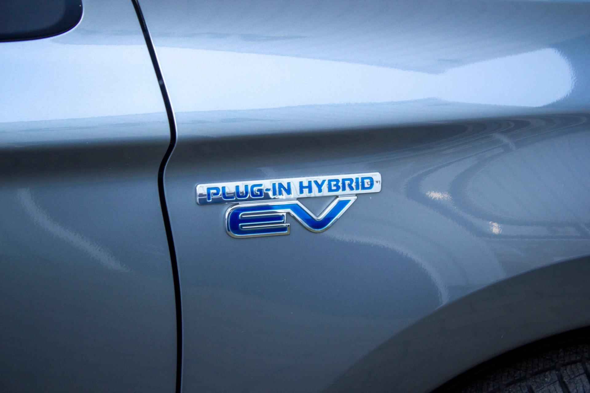 Mitsubishi Outlander 2.0 PHEV Instyle+ | Prijs rijklaar incl. 12 mnd garantie |Accu 94% Navi Keyless entry Trekhaak Camera PDC - 19/49