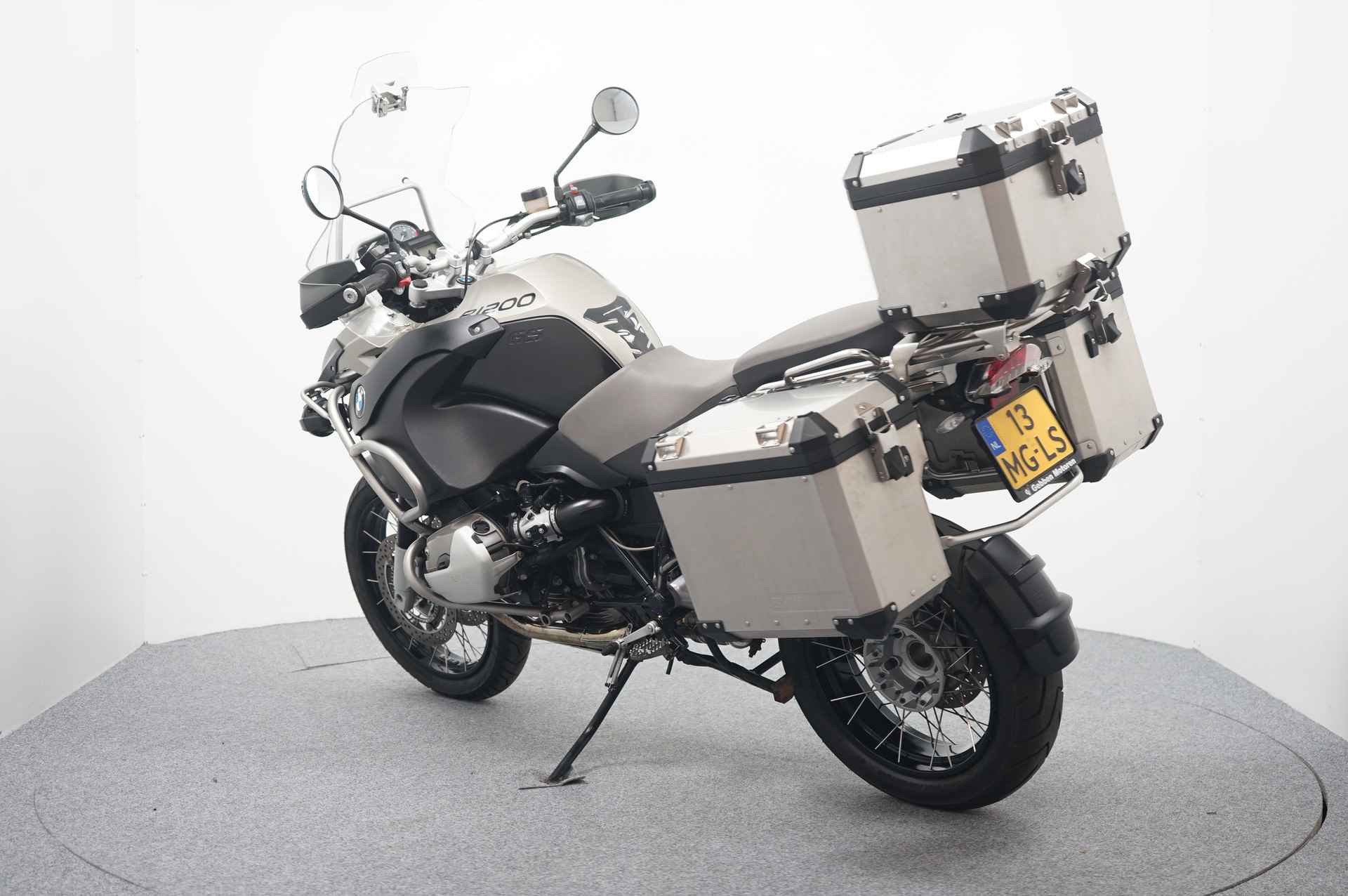 BMW R 1200 GS ADVENTURE gereserveerd HH - 6/17