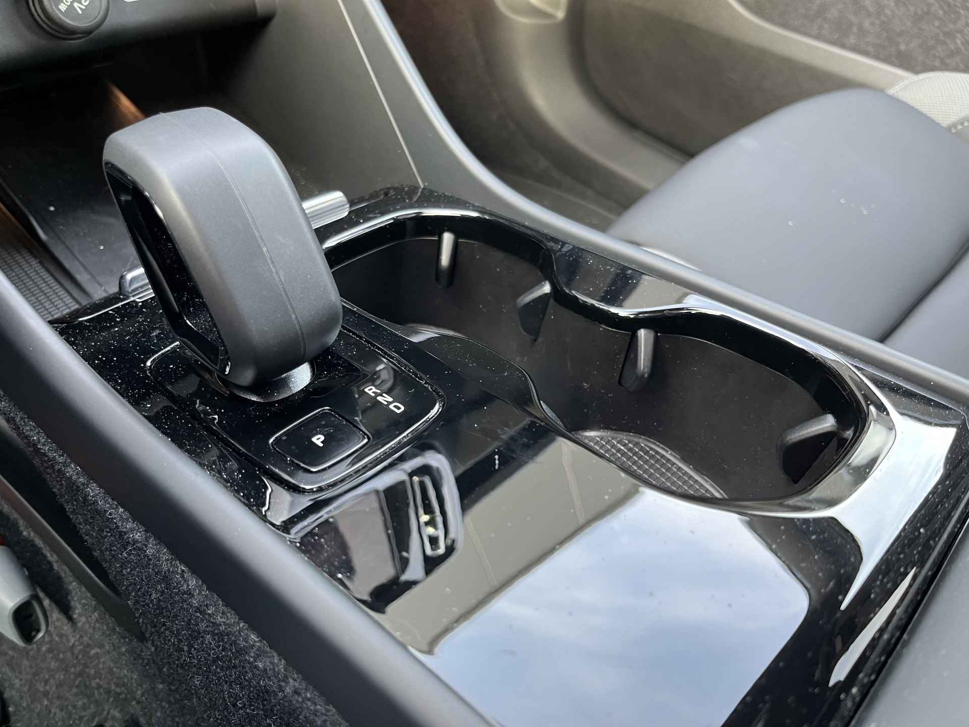 Volvo C40 Single Motor Plus 69 kWh | Harman/Kardon | Camera | Privacy Glass | Panoramadak | 20 Inch - 6/30