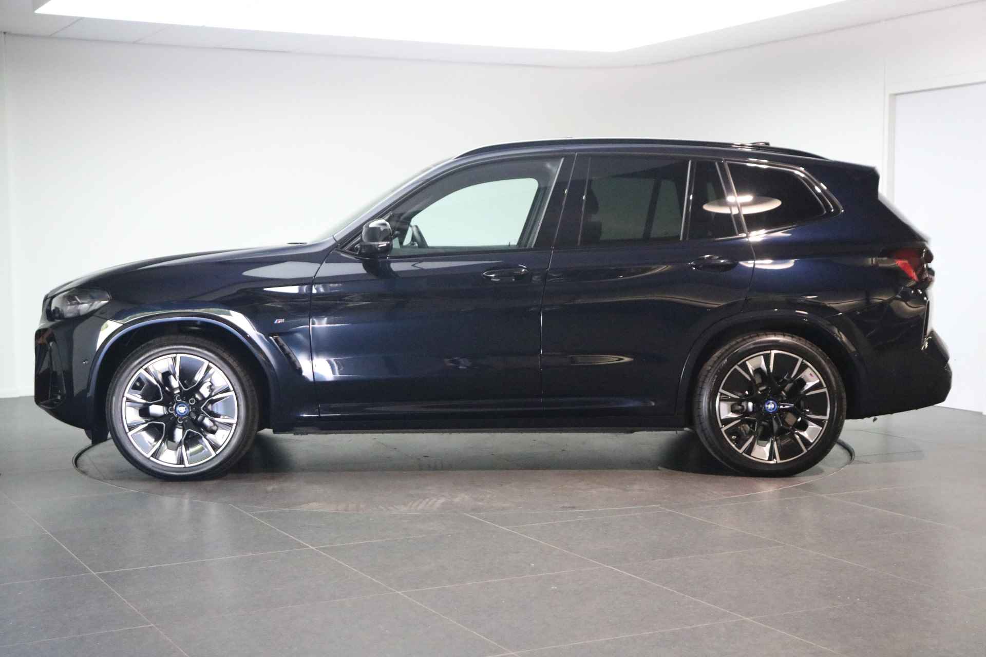 BMW iX3 High Executive 80 kWh / Adaptieve LED / Parking Assistant Plus / Gesture Control / Adaptief onderstel / Comfort Access / Head-Up / Driving Assistant Professional - 3/28