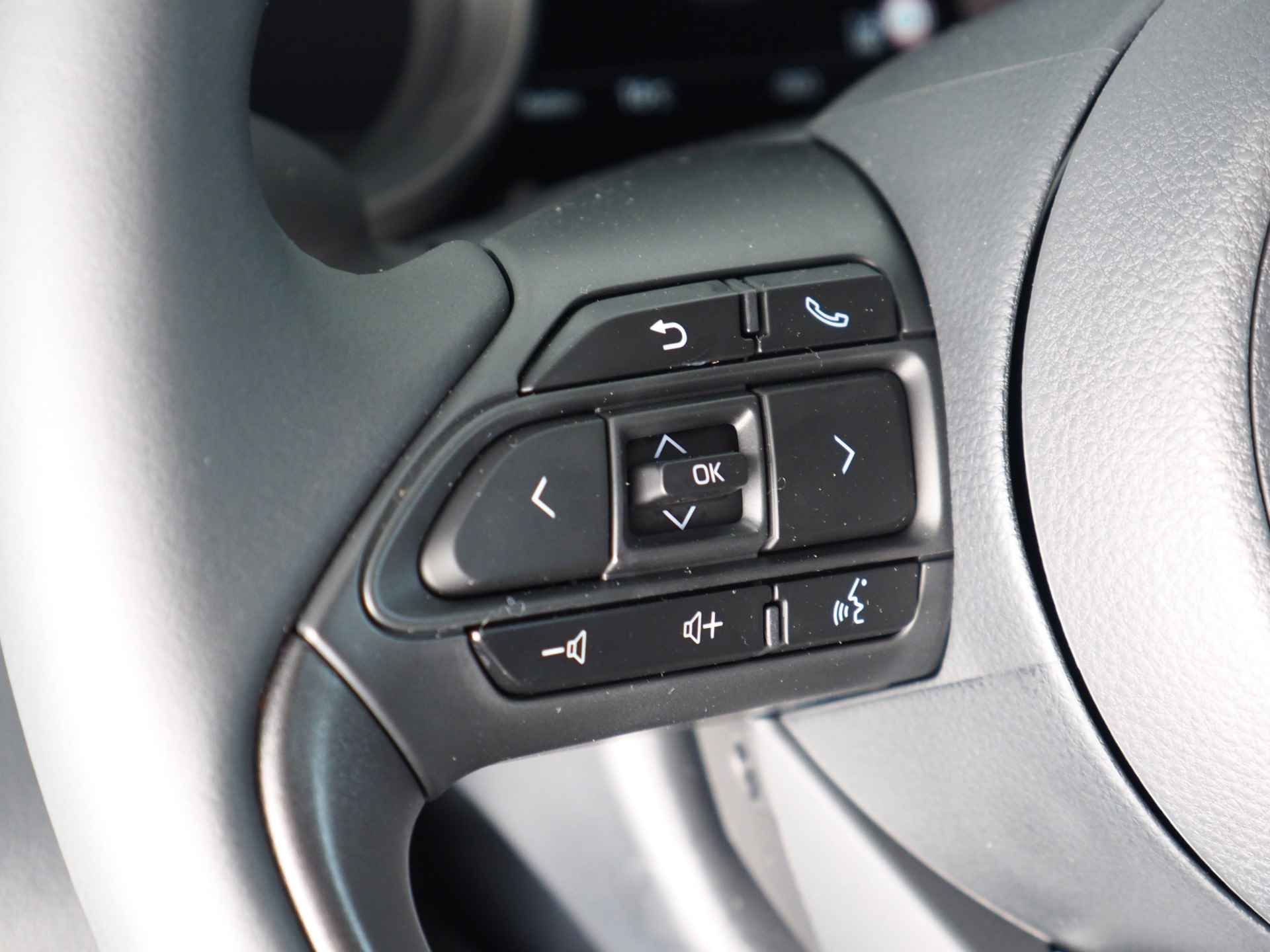 Toyota Yaris 1.5 Hybrid Dynamic achteruitrijcamera | Navigatie | Adaptive Cruise Control leverbaar in: wit, zilver en grijs - 15/30