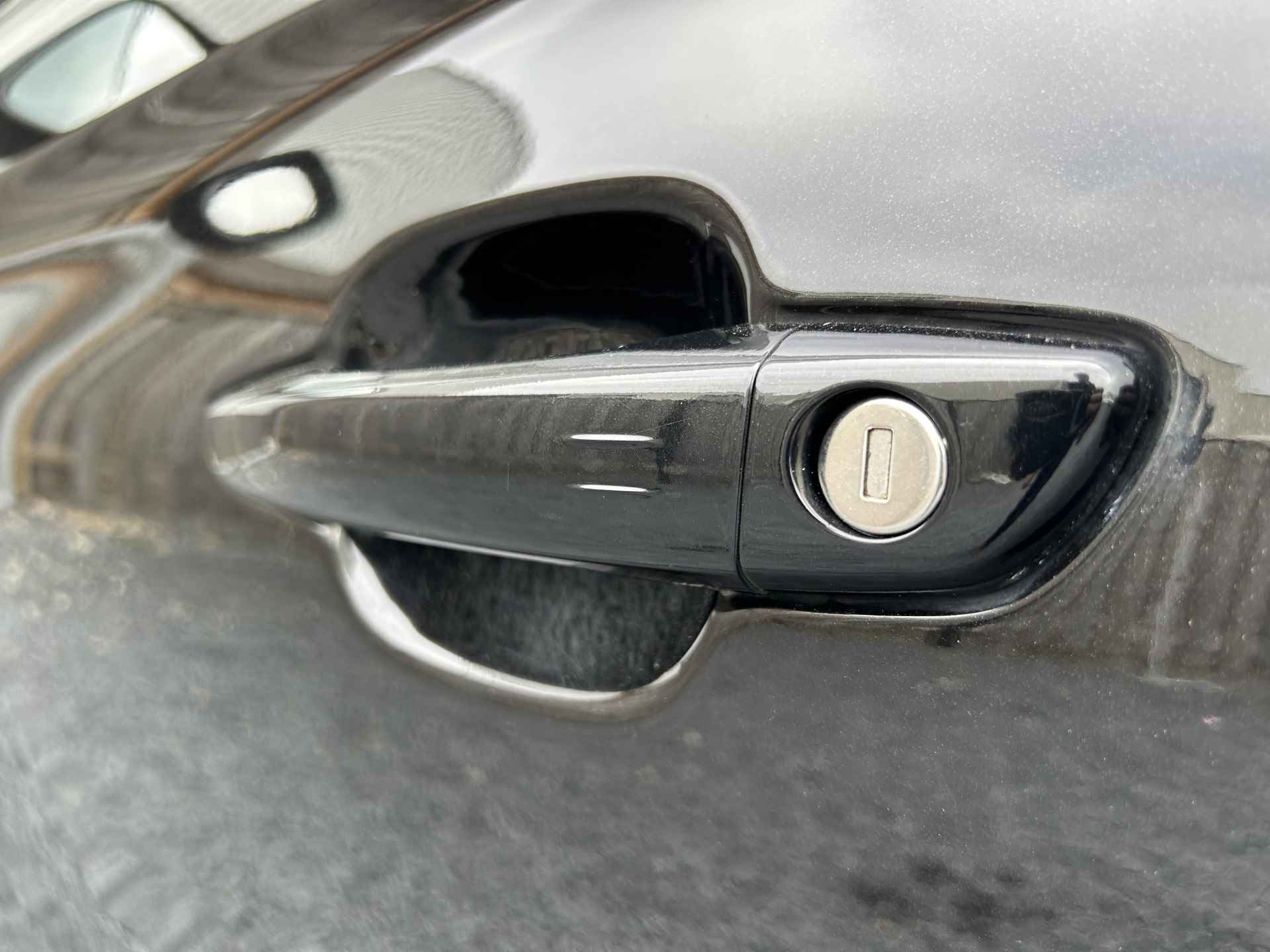 Opel Crossland 1.2 Turbo 110pk Automaat | Navigatie | AGR stoelen | Apple Carplay/Android Auto | Achterbank verstelbaar | Dealer onderhouden | Parkeercamera | Parkeersensoren voor en achter | Dodehoeksensor | Keyless entry en start | Climate control | Cruise control | - 9/31