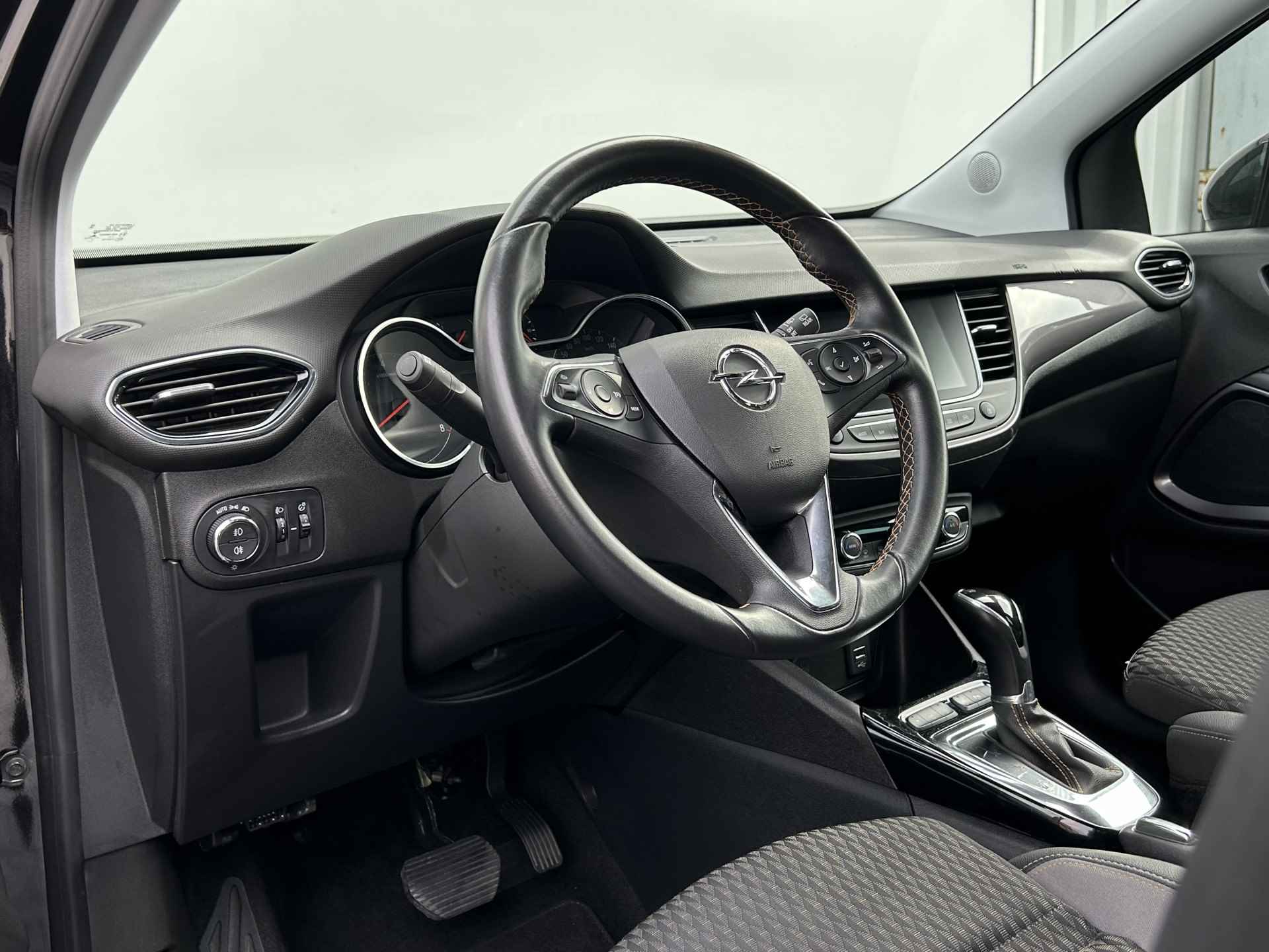 Opel Crossland 1.2 Turbo 110pk Automaat | Navigatie | AGR stoelen | Apple Carplay/Android Auto | Achterbank verstelbaar | Dealer onderhouden | Parkeercamera | Parkeersensoren voor en achter | Dodehoeksensor | Keyless entry en start | Climate control | Cruise control | - 10/31