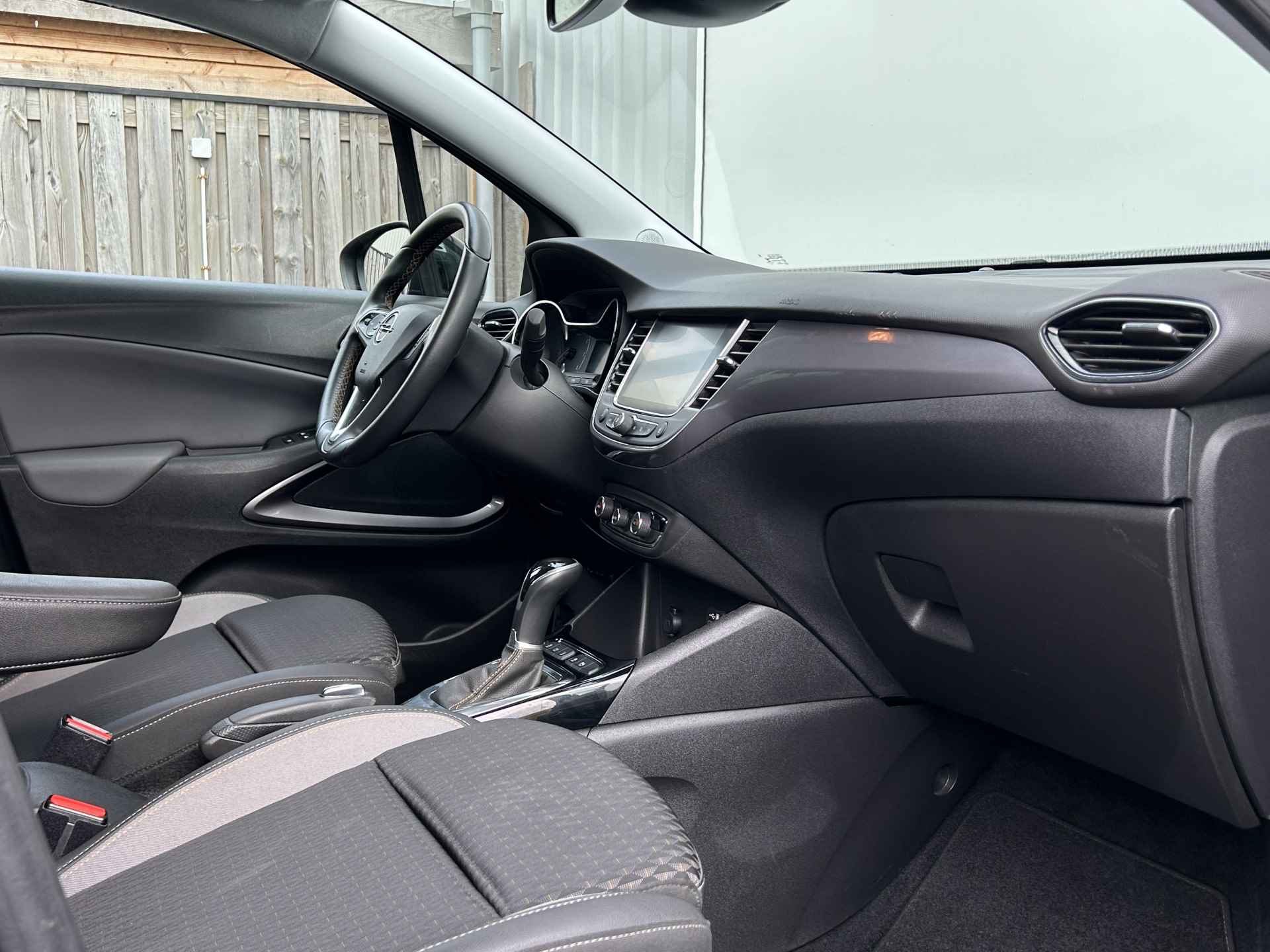 Opel Crossland 1.2 Turbo 110pk Automaat | Navigatie | AGR stoelen | Apple Carplay/Android Auto | Achterbank verstelbaar | Dealer onderhouden | Parkeercamera | Parkeersensoren voor en achter | Dodehoeksensor | Keyless entry en start | Climate control | Cruise control | - 15/31