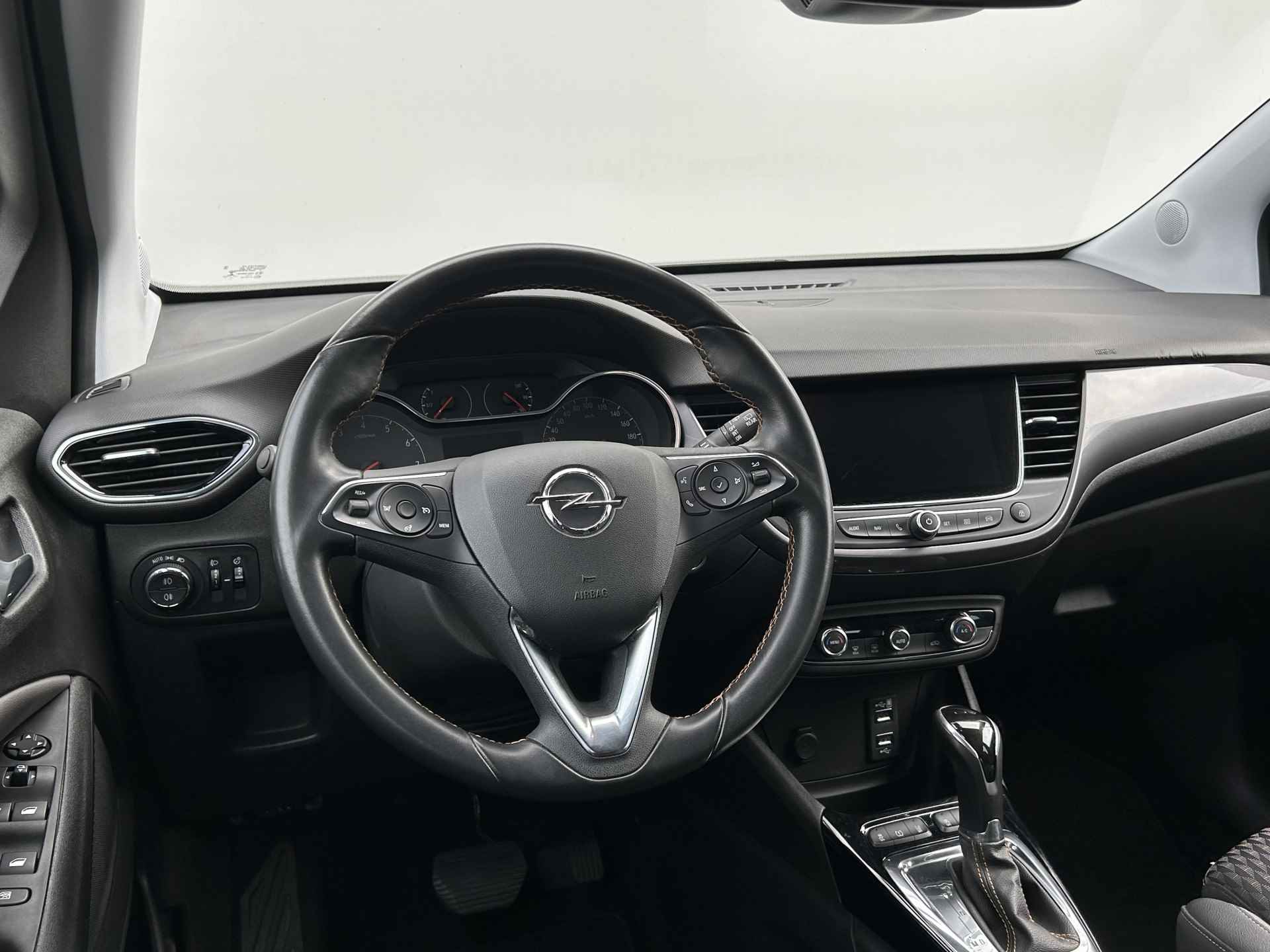 Opel Crossland 1.2 Turbo 110pk Automaat | Navigatie | AGR stoelen | Apple Carplay/Android Auto | Achterbank verstelbaar | Dealer onderhouden | Parkeercamera | Parkeersensoren voor en achter | Dodehoeksensor | Keyless entry en start | Climate control | Cruise control | - 17/31