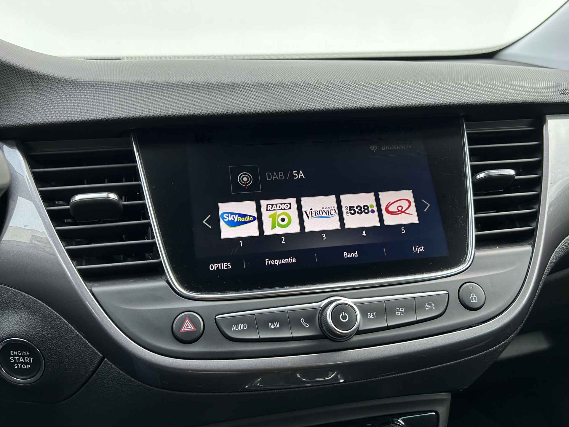 Opel Crossland 1.2 Turbo 110pk Automaat | Navigatie | AGR stoelen | Apple Carplay/Android Auto | Achterbank verstelbaar | Dealer onderhouden | Parkeercamera | Parkeersensoren voor en achter | Dodehoeksensor | Keyless entry en start | Climate control | Cruise control | - 20/31