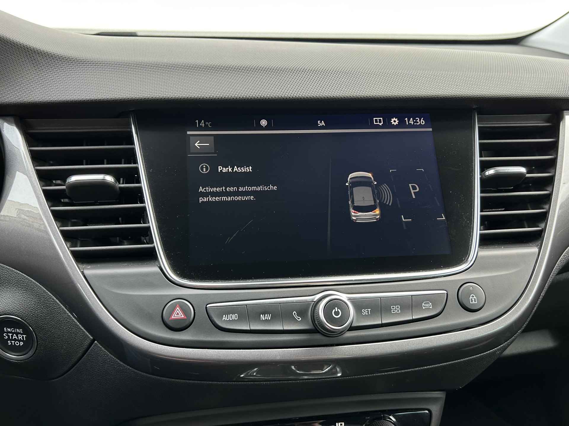 Opel Crossland 1.2 Turbo 110pk Automaat | Navigatie | AGR stoelen | Apple Carplay/Android Auto | Achterbank verstelbaar | Dealer onderhouden | Parkeercamera | Parkeersensoren voor en achter | Dodehoeksensor | Keyless entry en start | Climate control | Cruise control | - 23/31