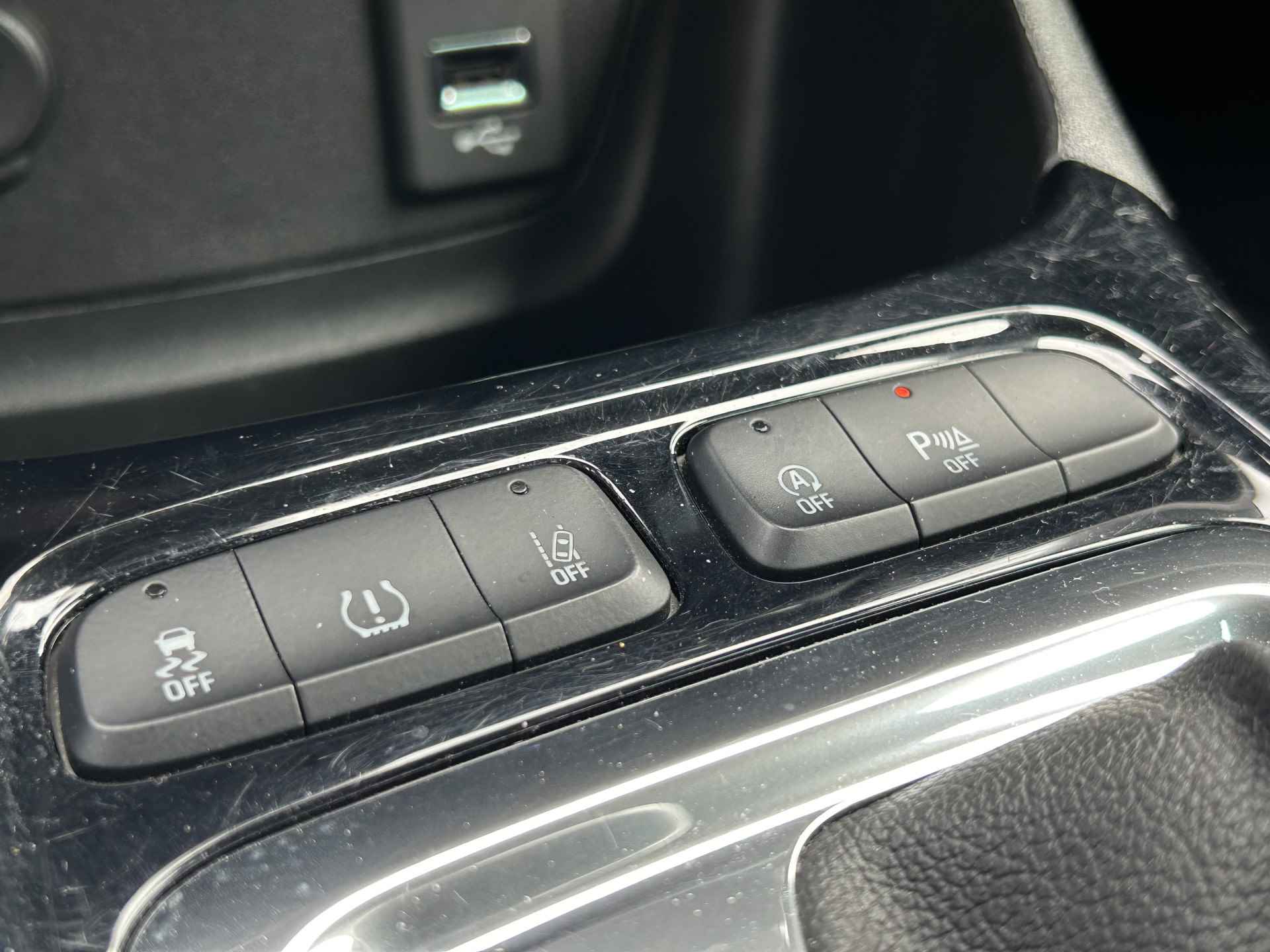 Opel Crossland 1.2 Turbo 110pk Automaat | Navigatie | AGR stoelen | Apple Carplay/Android Auto | Achterbank verstelbaar | Dealer onderhouden | Parkeercamera | Parkeersensoren voor en achter | Dodehoeksensor | Keyless entry en start | Climate control | Cruise control | - 27/31