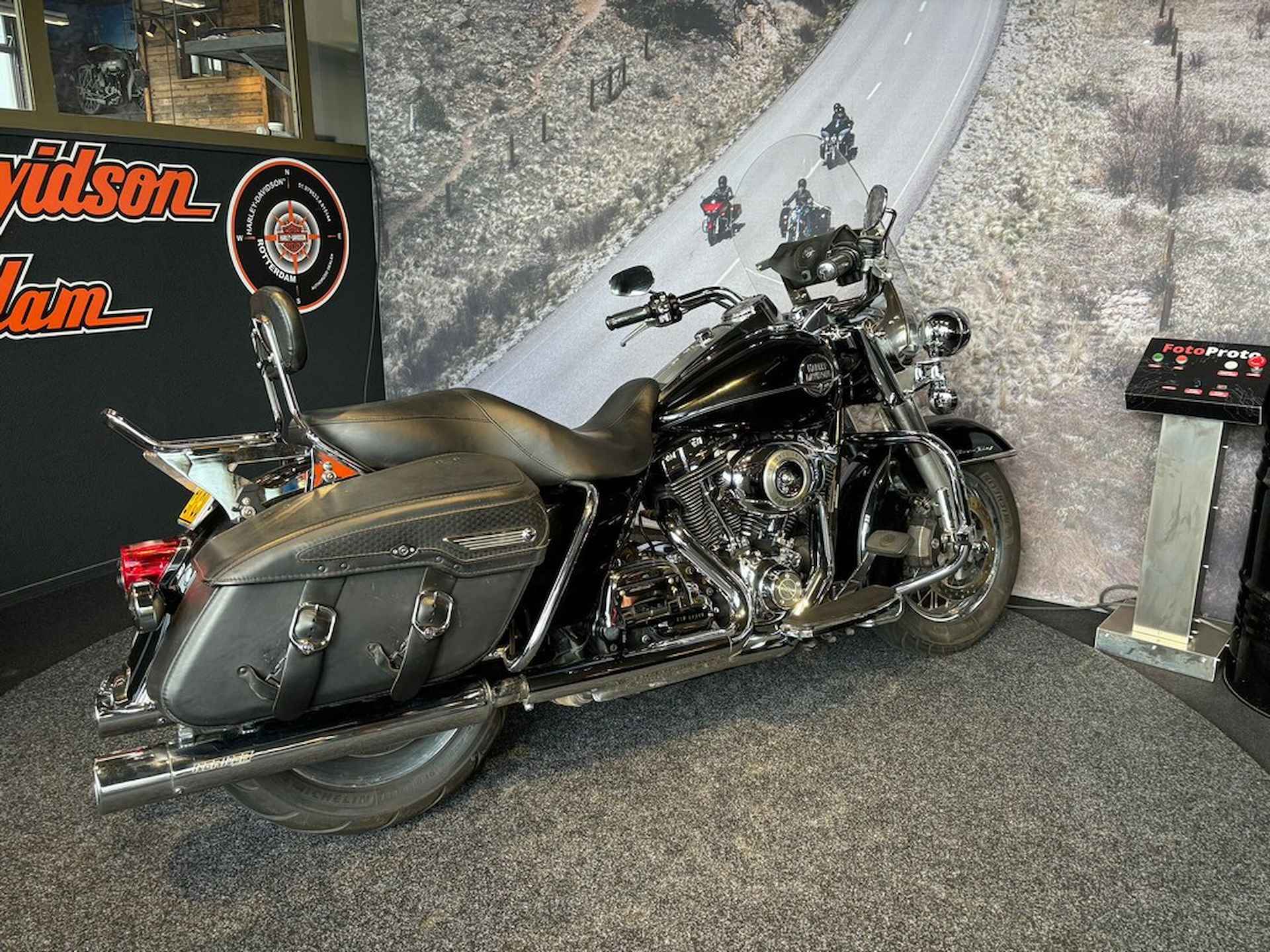 Harley-Davidson FLHRCI Road King Classic - 4/8