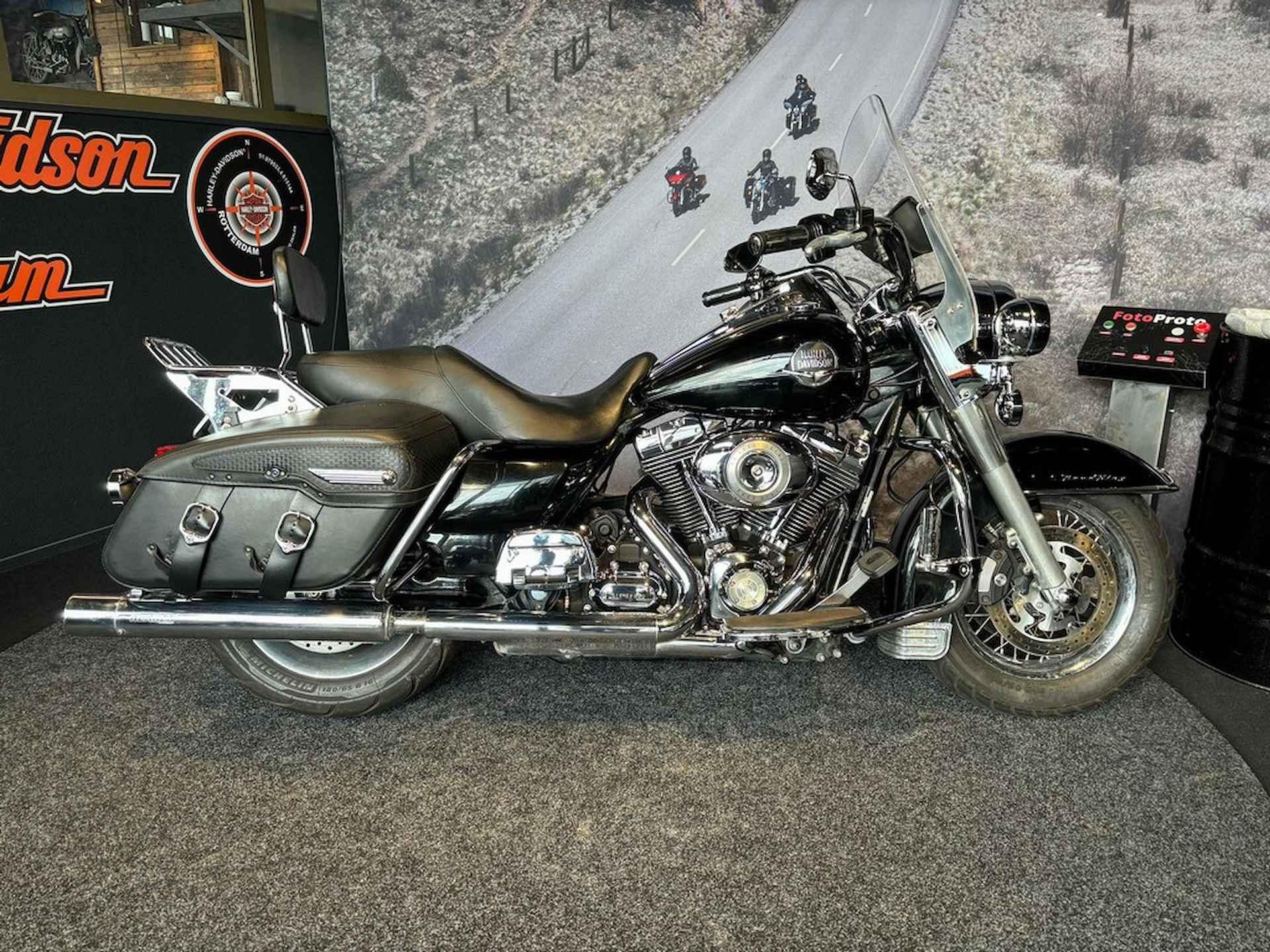 Harley-Davidson FLHRCI Road King Classic - 5/8