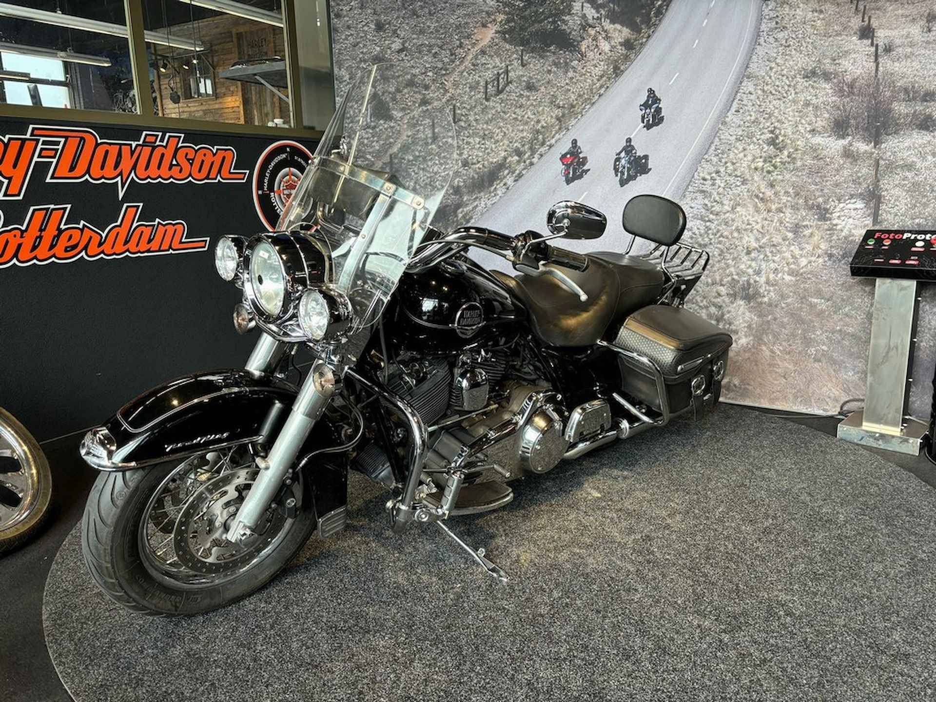 Harley-Davidson FLHRCI Road King Classic - 6/8