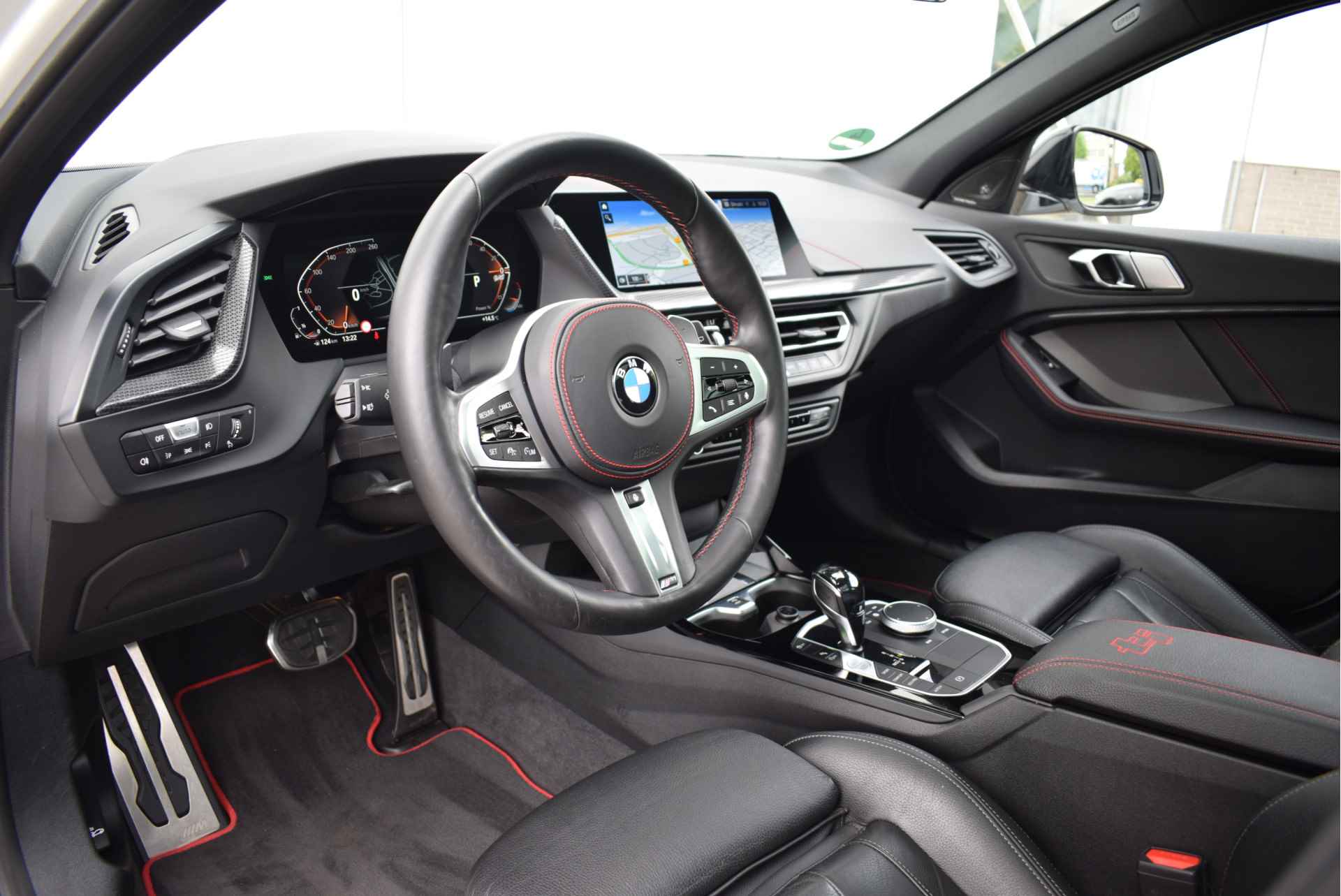 BMW 1-serie 128ti High Executive Automaat / Panoramadak / M Sportstoelen / Active Cruise Control / Adaptieve LED / Live Cockpit Professional / Head-Up / Comfort Access - 18/34