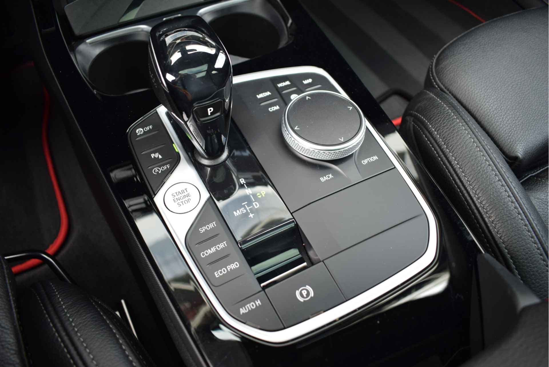 BMW 1-serie 128ti High Executive Automaat / Panoramadak / M Sportstoelen / Active Cruise Control / Adaptieve LED / Live Cockpit Professional / Head-Up / Comfort Access - 29/34