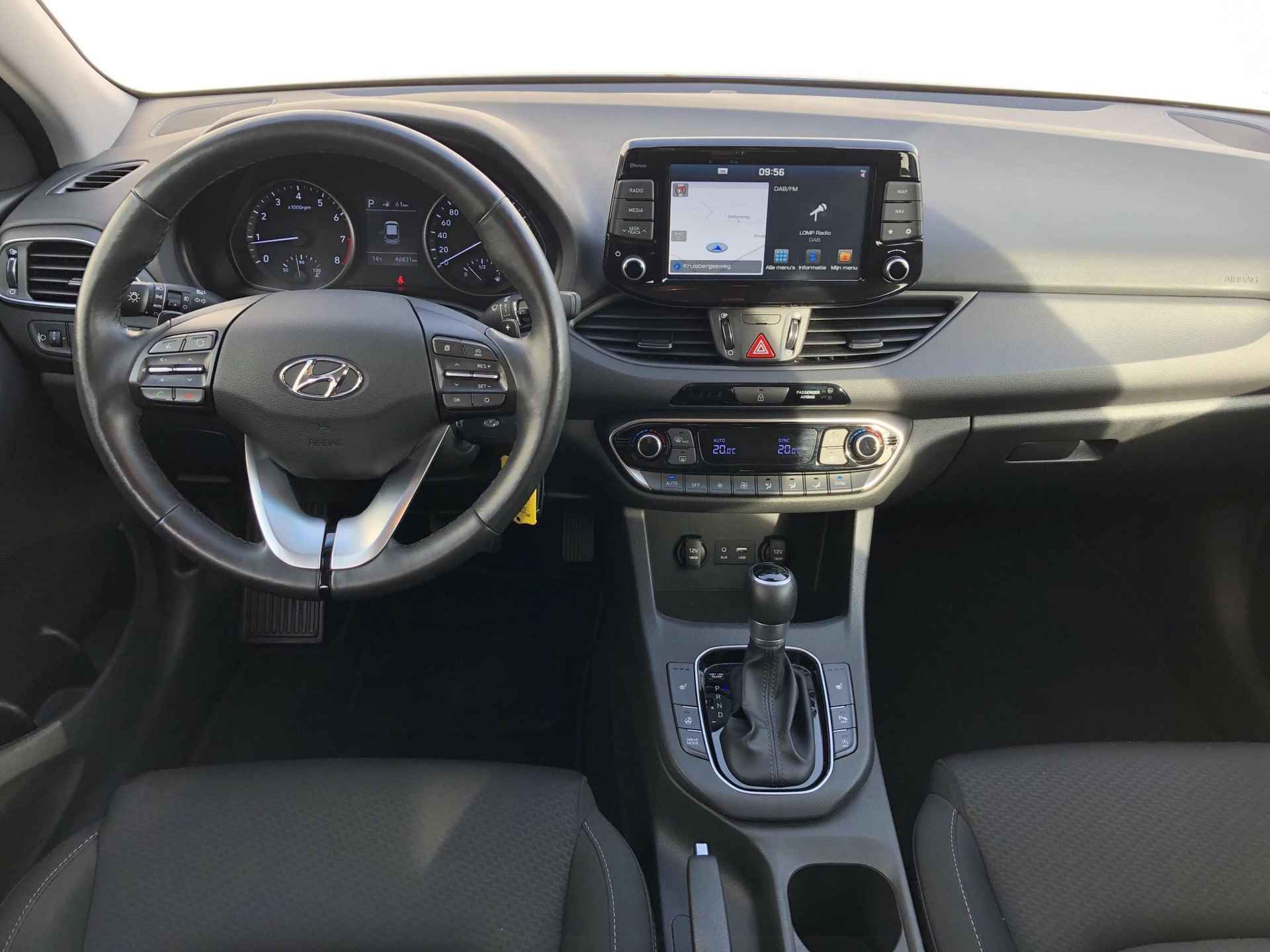 Hyundai i30 Wagon 1.4 T-GDI Comfort / Trekhaak afneembaar / Stoelverwarming / Stuurverwarming / Winter en zomerwielen / Navigatie / Climate Control / Cruise Control / Apple CarPlay/Android Auto / - 26/29