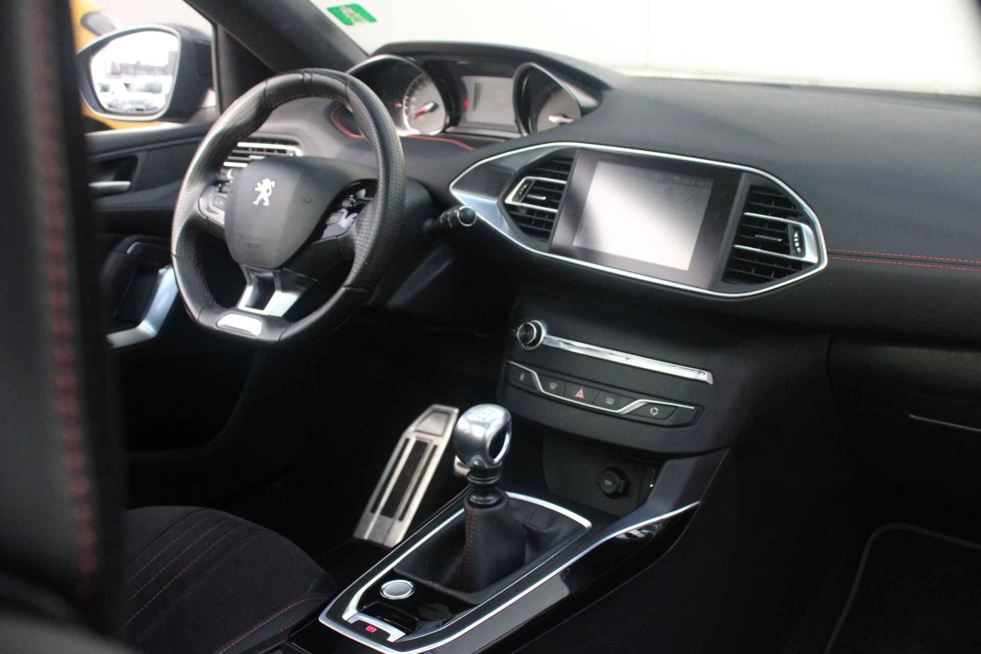 Peugeot 308 SW 1.2 PureTech 130-PK GT-line | TREKHAAK | FULL LED KOPLAMPEN | PANORAMADAK | KEYLESS ENTRY | NAVI | PARKEERCAMERA - 23/33