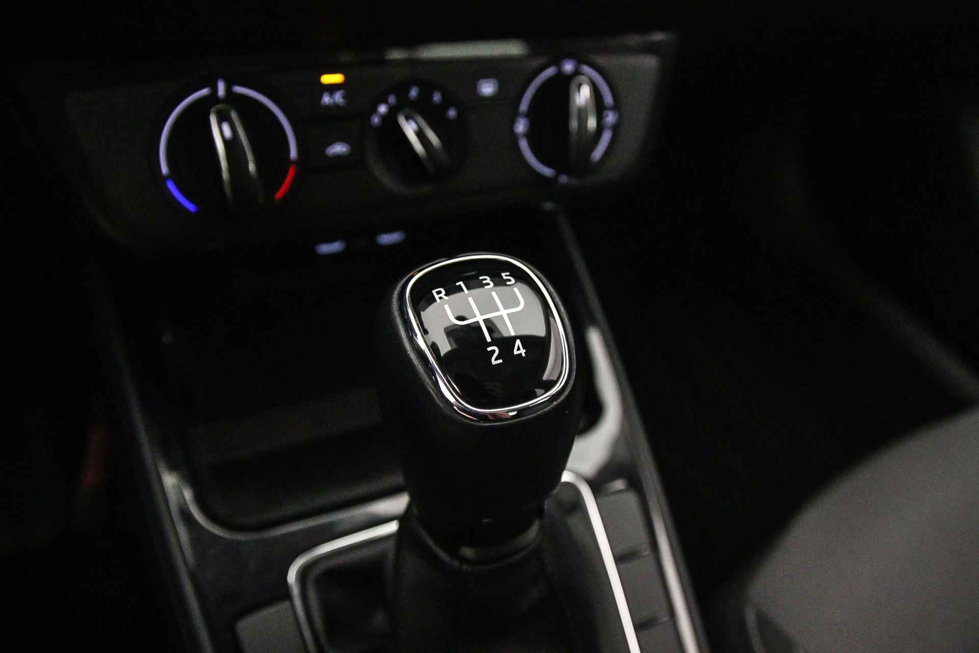 Škoda Fabia Ambition 1.0 TSI 95pk Navigatie, Airco, Cruise control, Radio, DAB, LED koplampen, Parkeersensor achter - 18/41