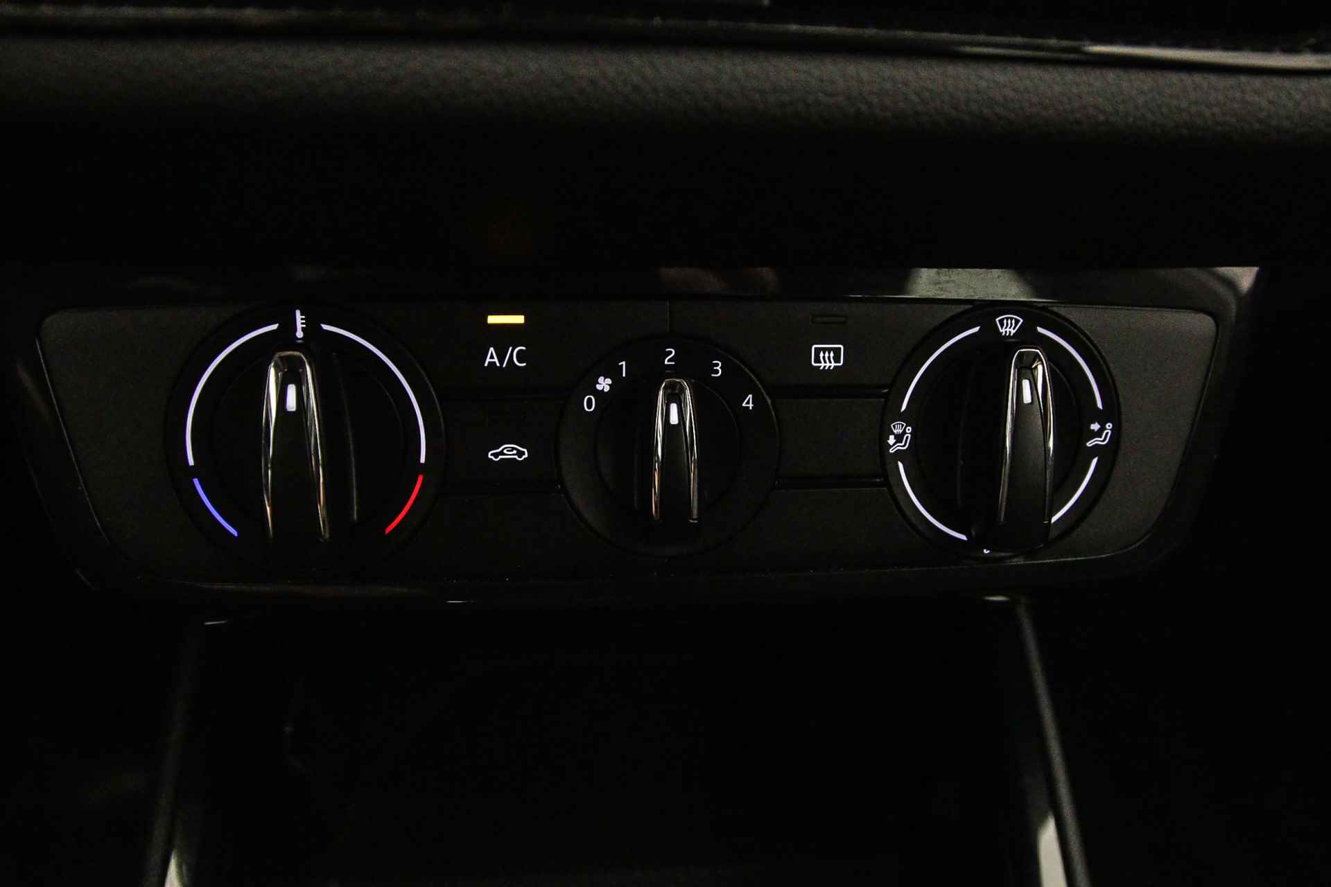 Škoda Fabia Ambition 1.0 TSI 95pk Navigatie, Airco, Cruise control, Radio, DAB, LED koplampen, Parkeersensor achter - 21/41