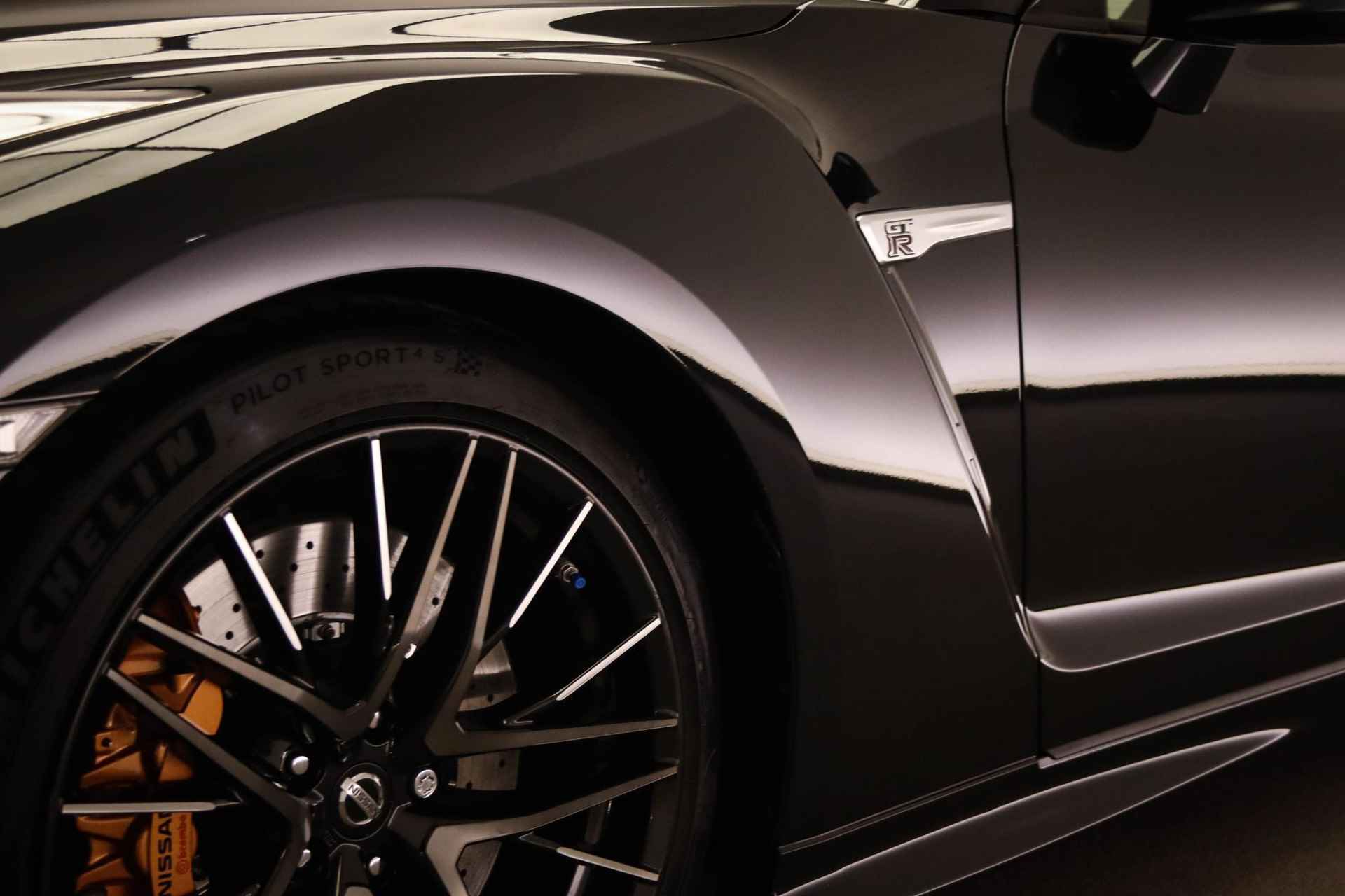 Nissan GT-R 3.8 V6 Black Edition | LED | CLIMA | LEDER | CRUISE | NAVI | BOSE DAB | APPLE | PDC | CAMERA | 20" | DEALER ONDERHOUDEN - 3/63