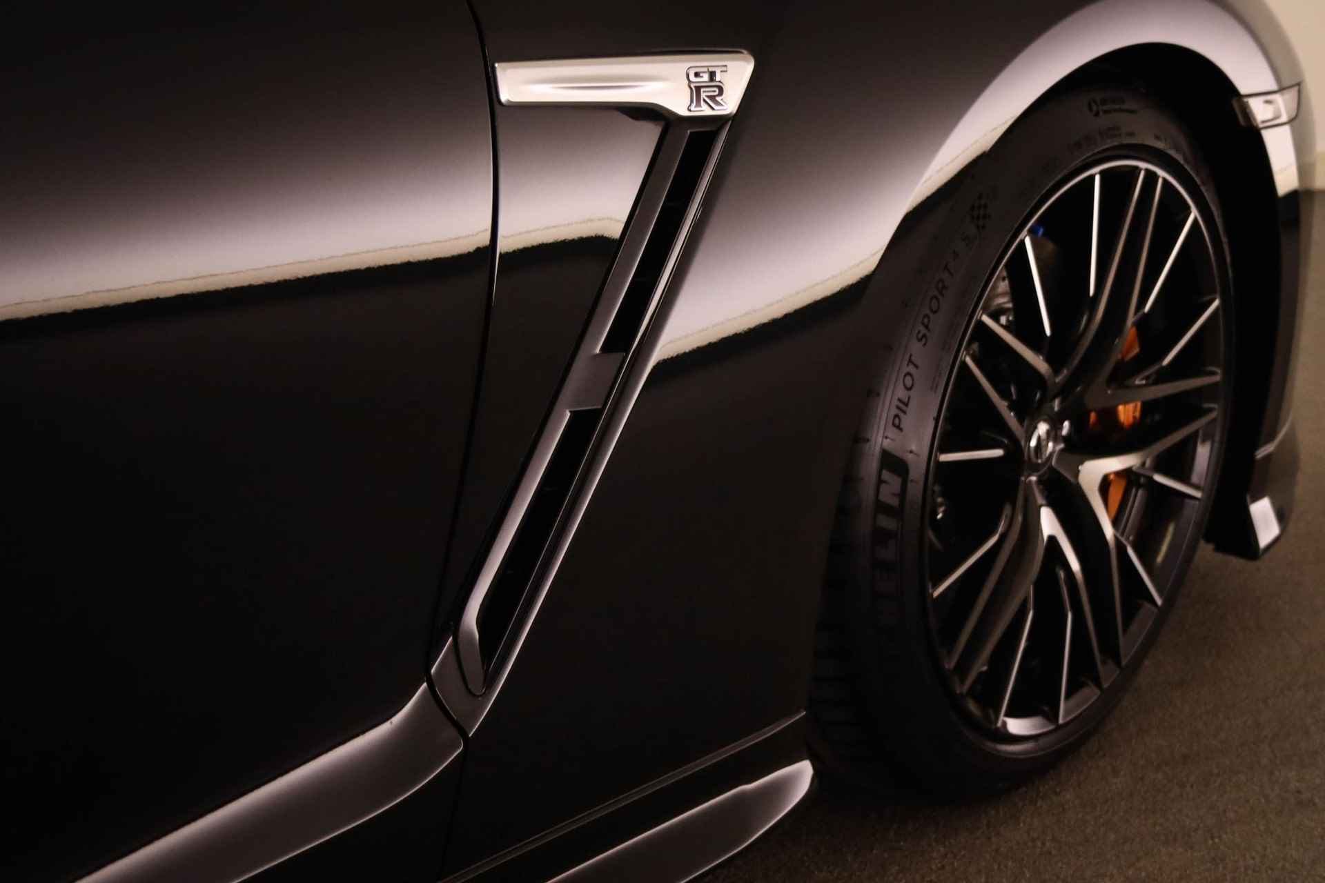 Nissan GT-R 3.8 V6 Black Edition | LED | CLIMA | LEDER | CRUISE | NAVI | BOSE DAB | APPLE | PDC | CAMERA | 20" | DEALER ONDERHOUDEN - 25/63