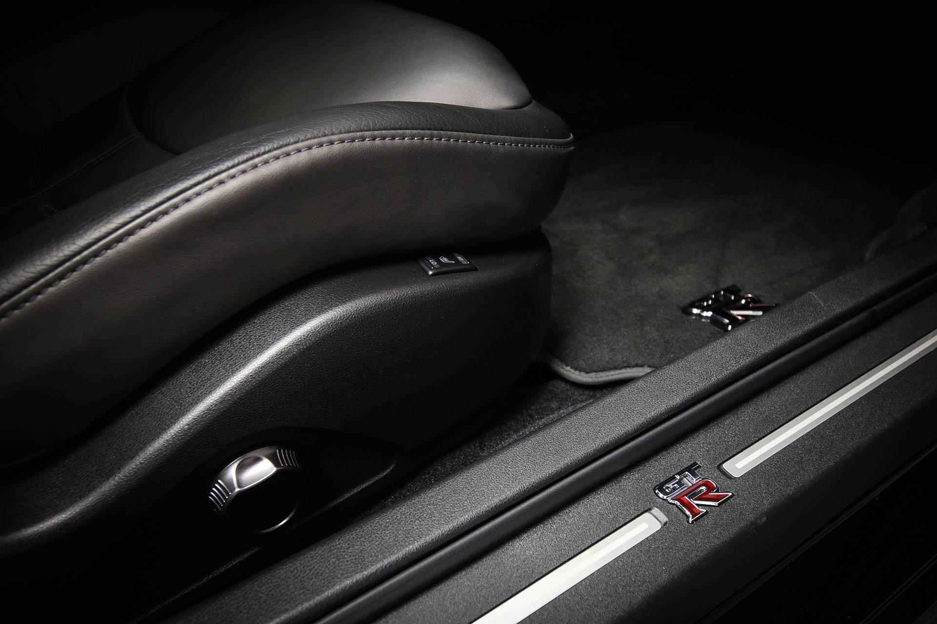 Nissan GT-R 3.8 V6 Black Edition | LED | CLIMA | LEDER | CRUISE | NAVI | BOSE DAB | APPLE | PDC | CAMERA | 20" | DEALER ONDERHOUDEN - 26/63
