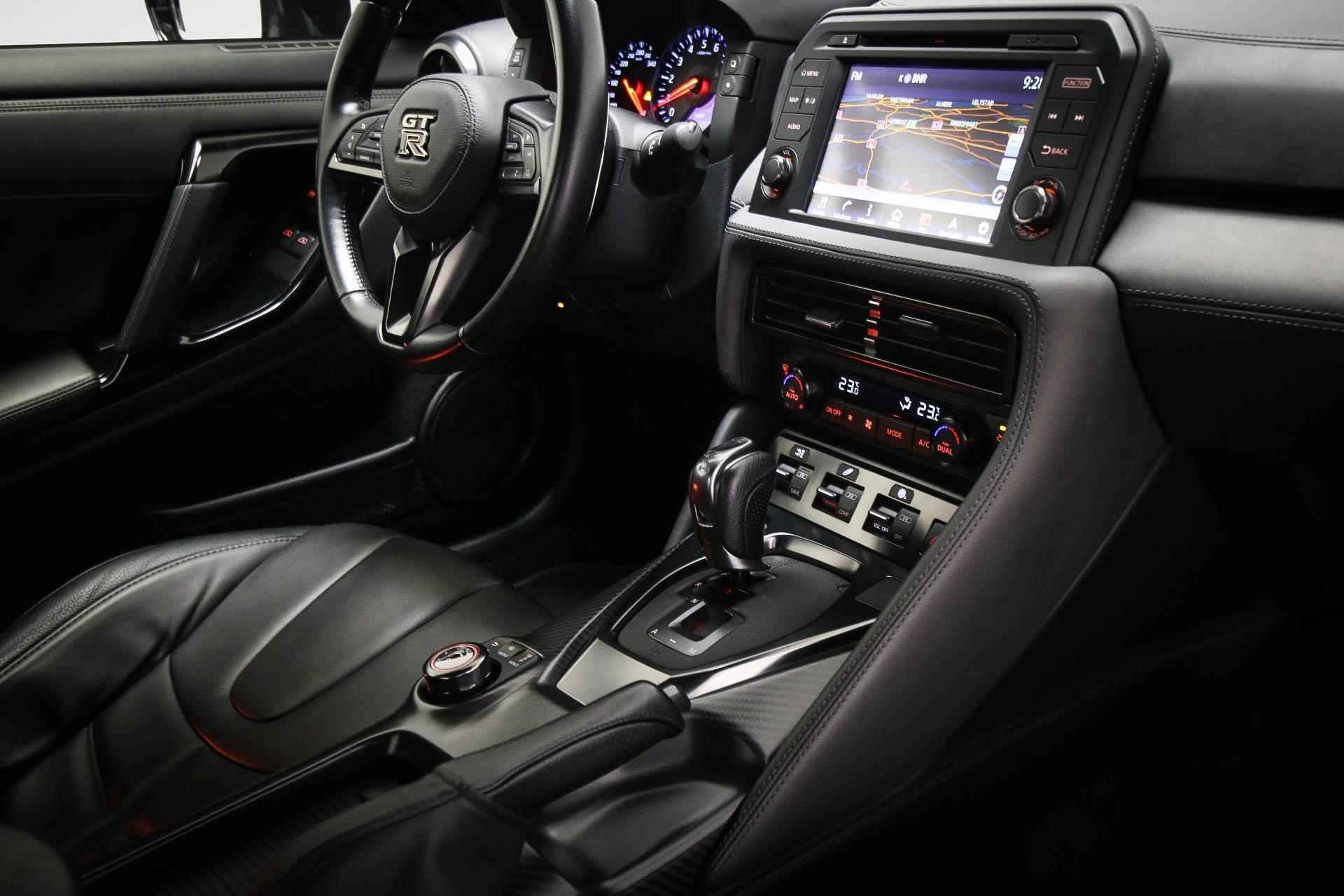 Nissan GT-R 3.8 V6 Black Edition | LED | CLIMA | LEDER | CRUISE | NAVI | BOSE DAB | APPLE | PDC | CAMERA | 20" | DEALER ONDERHOUDEN - 38/63