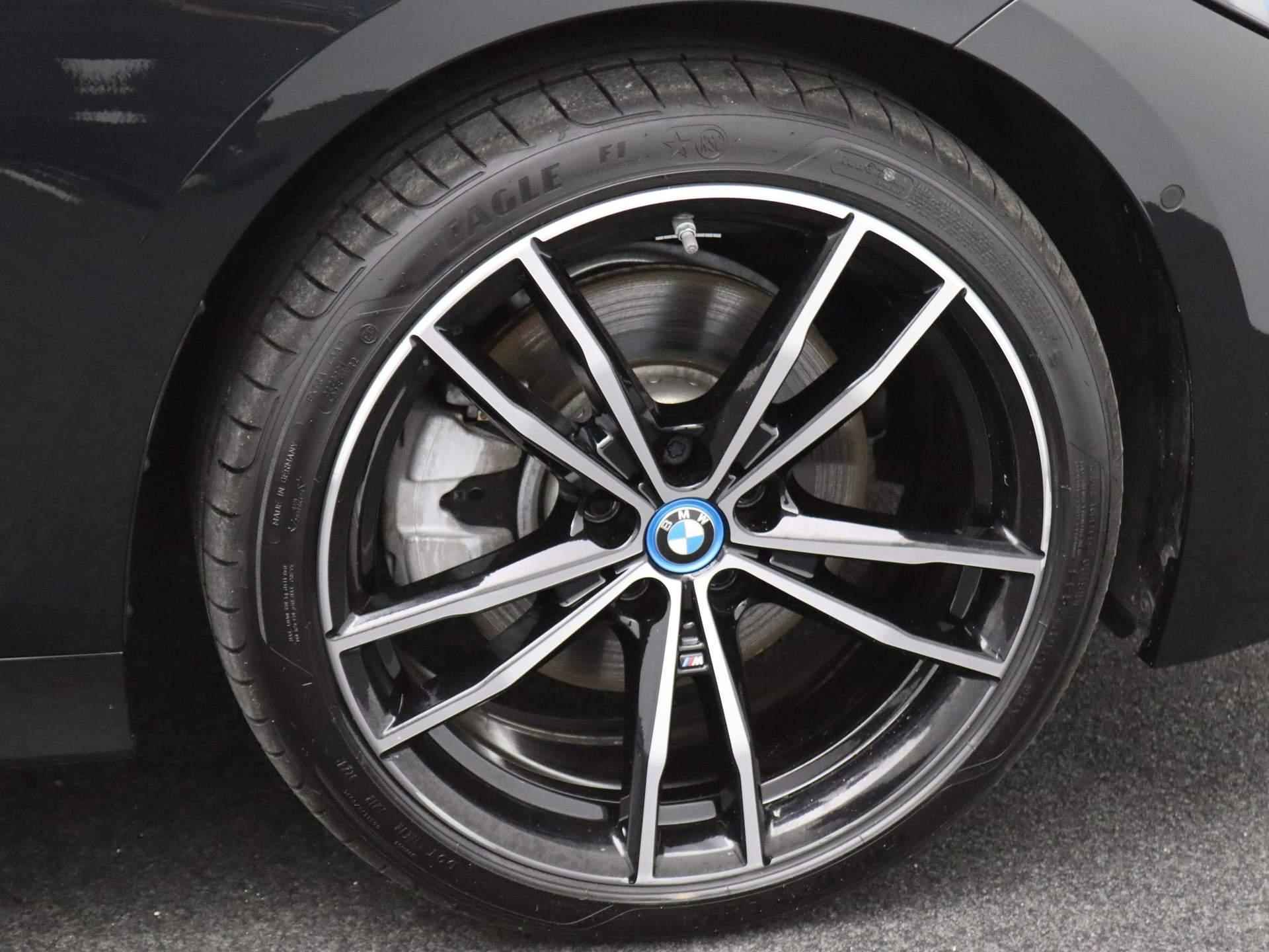 BMW 3-serie Touring 330e xDrive 292PK M-Sport Full led, 360gr. camera, lane assist, side assist, Harman Kardon sound, schuif-kanteldak, adaptive cruise, stoelverwarming, keyless, 19" lichtmetaal - 16/54