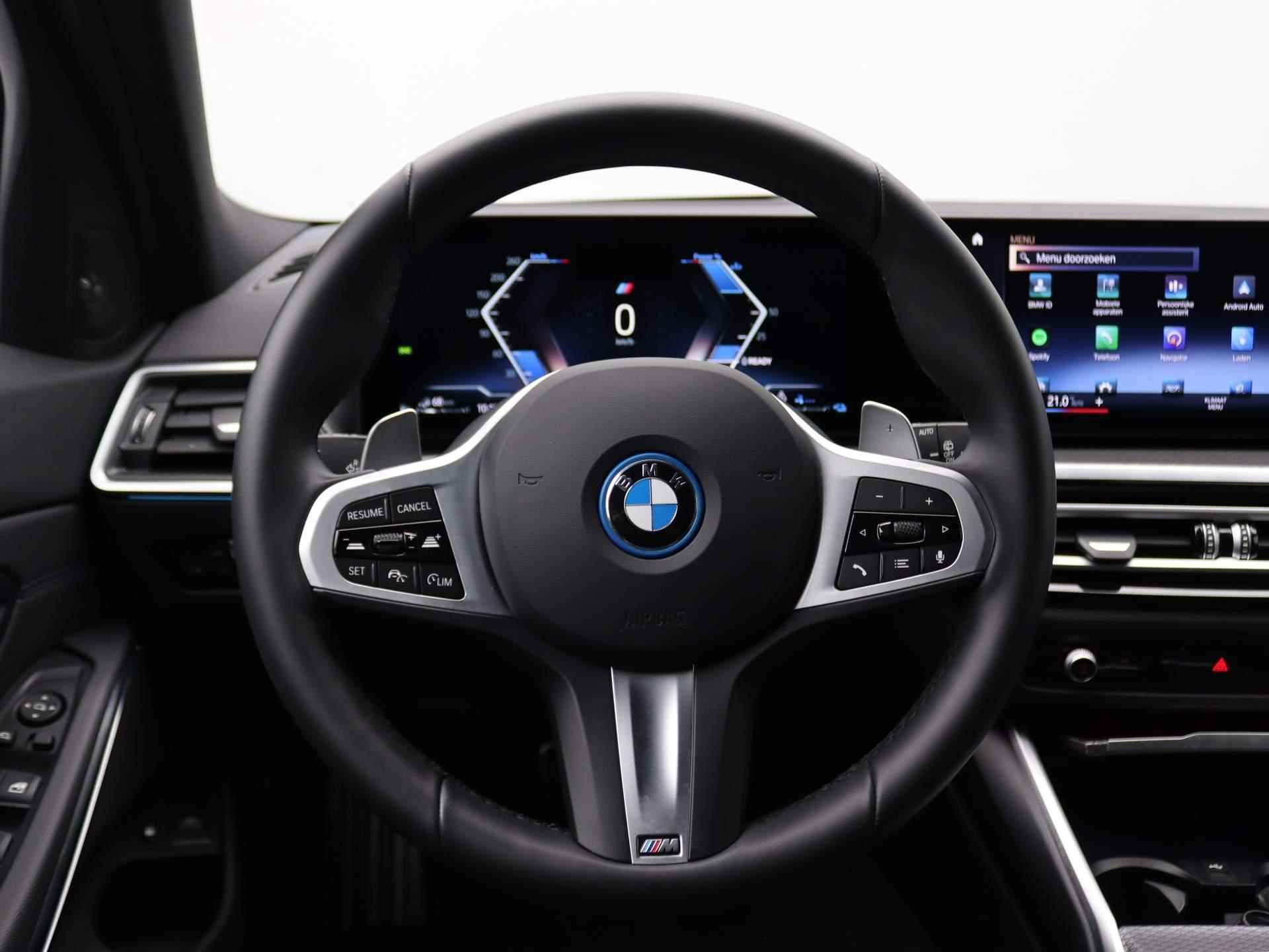 BMW 3-serie Touring 330e xDrive 292PK M-Sport Full led, 360gr. camera, lane assist, side assist, Harman Kardon sound, schuif-kanteldak, adaptive cruise, stoelverwarming, keyless, 19" lichtmetaal - 18/54