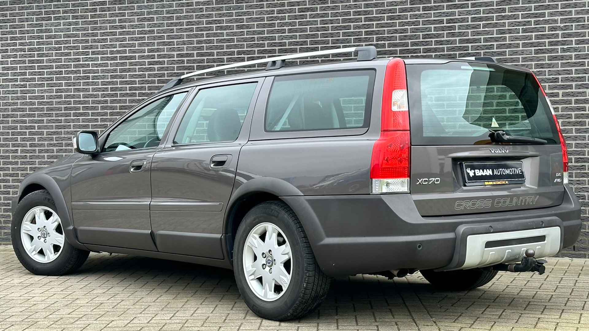 Volvo XC70 2.4 D5 Momentum - 7/30