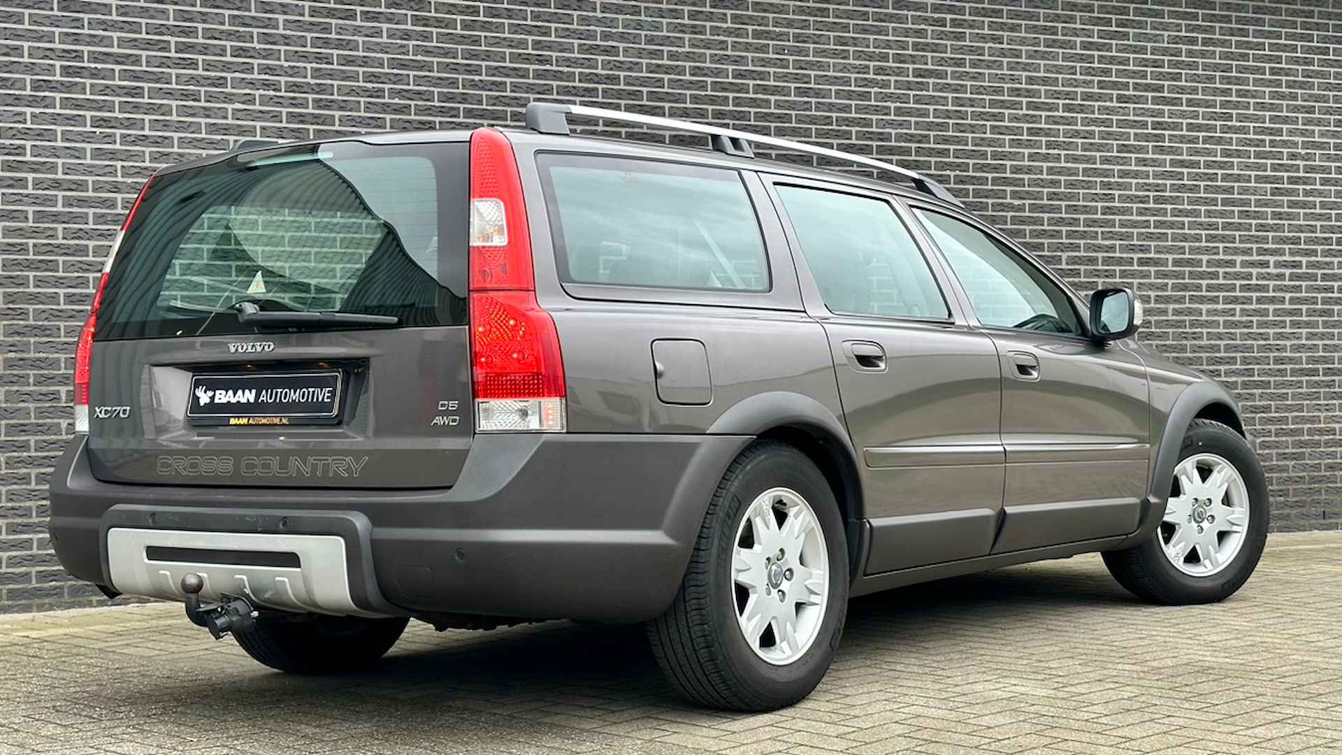 Volvo XC70 2.4 D5 Momentum - 9/30