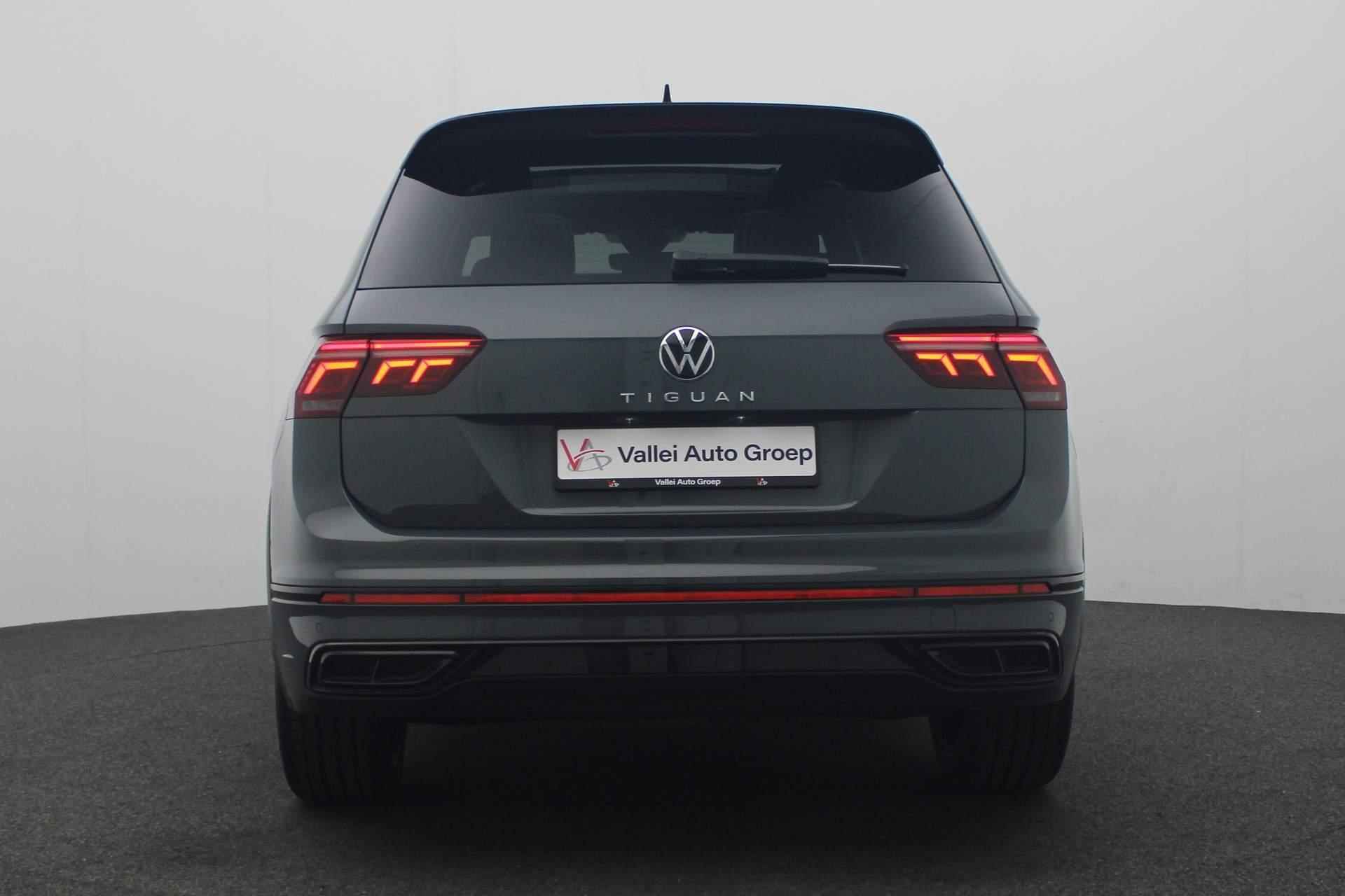 Volkswagen Tiguan 2.0 TDI 150PK DSG R-Line Black Style | Pano | Trekhaak | Standkachel | IQ Light | Keyless | 360 camera | Navi | ACC - 19/39