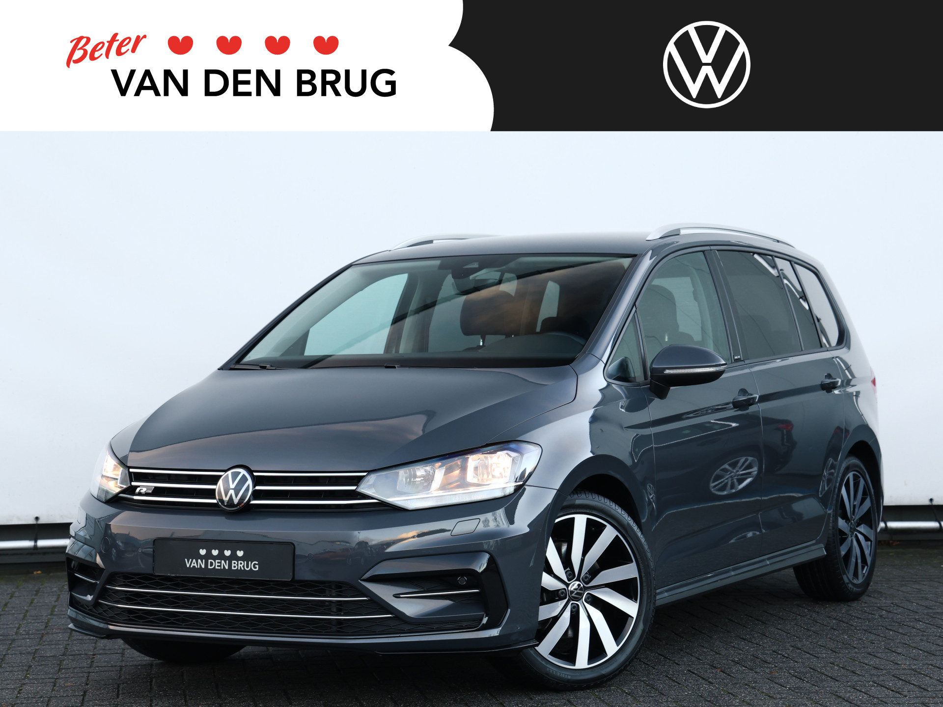 Volkswagen Touran 1.5 TSI R-line 150pk Automaat | 7-persoons | Navigatie | Digitaal dashboard | Camera | stoelverwarming