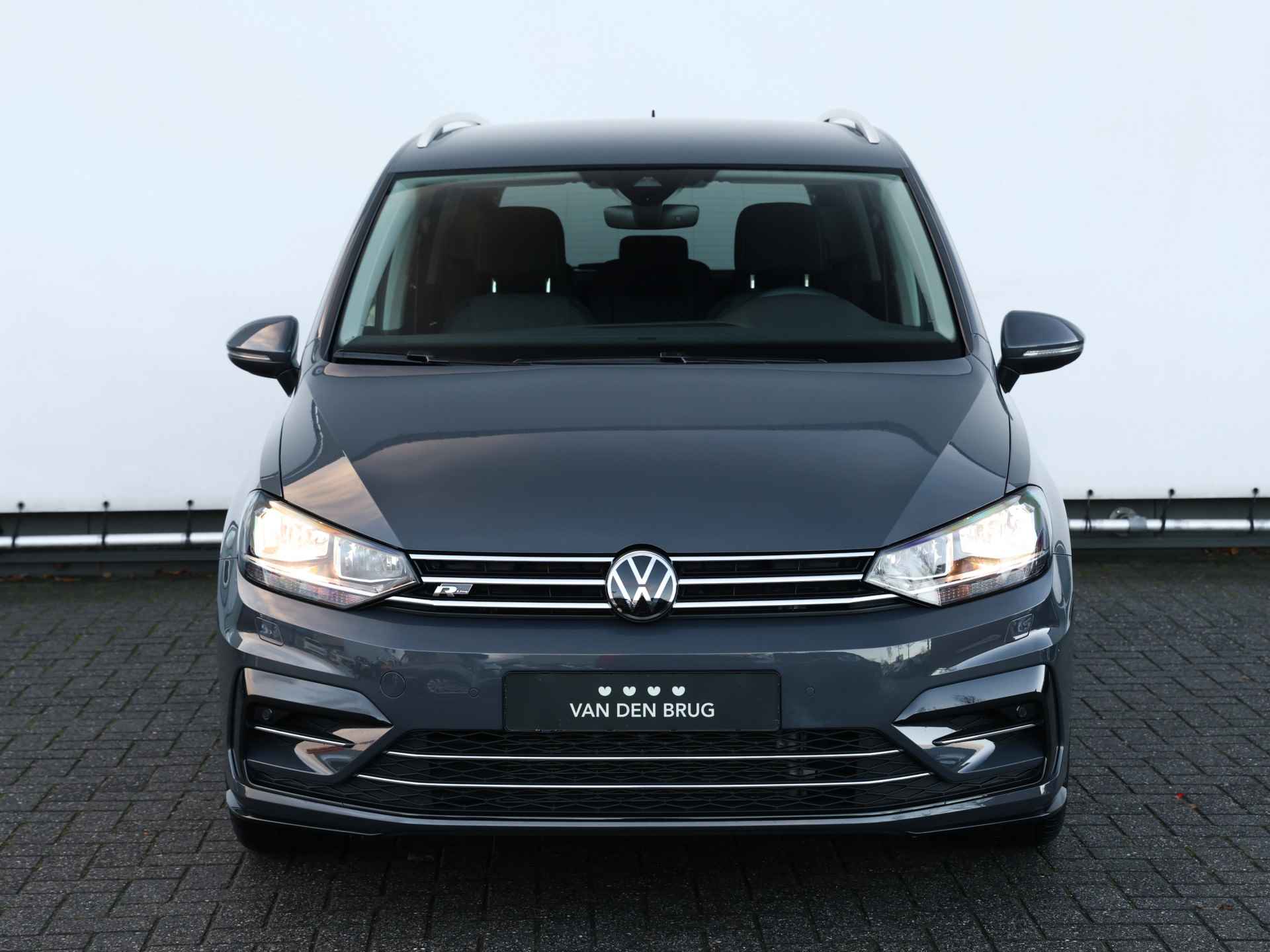 Volkswagen Touran 1.5 TSI R-line 150pk Automaat | 7-persoons | Navigatie | Digitaal dashboard | Camera | stoelverwarming - 4/46