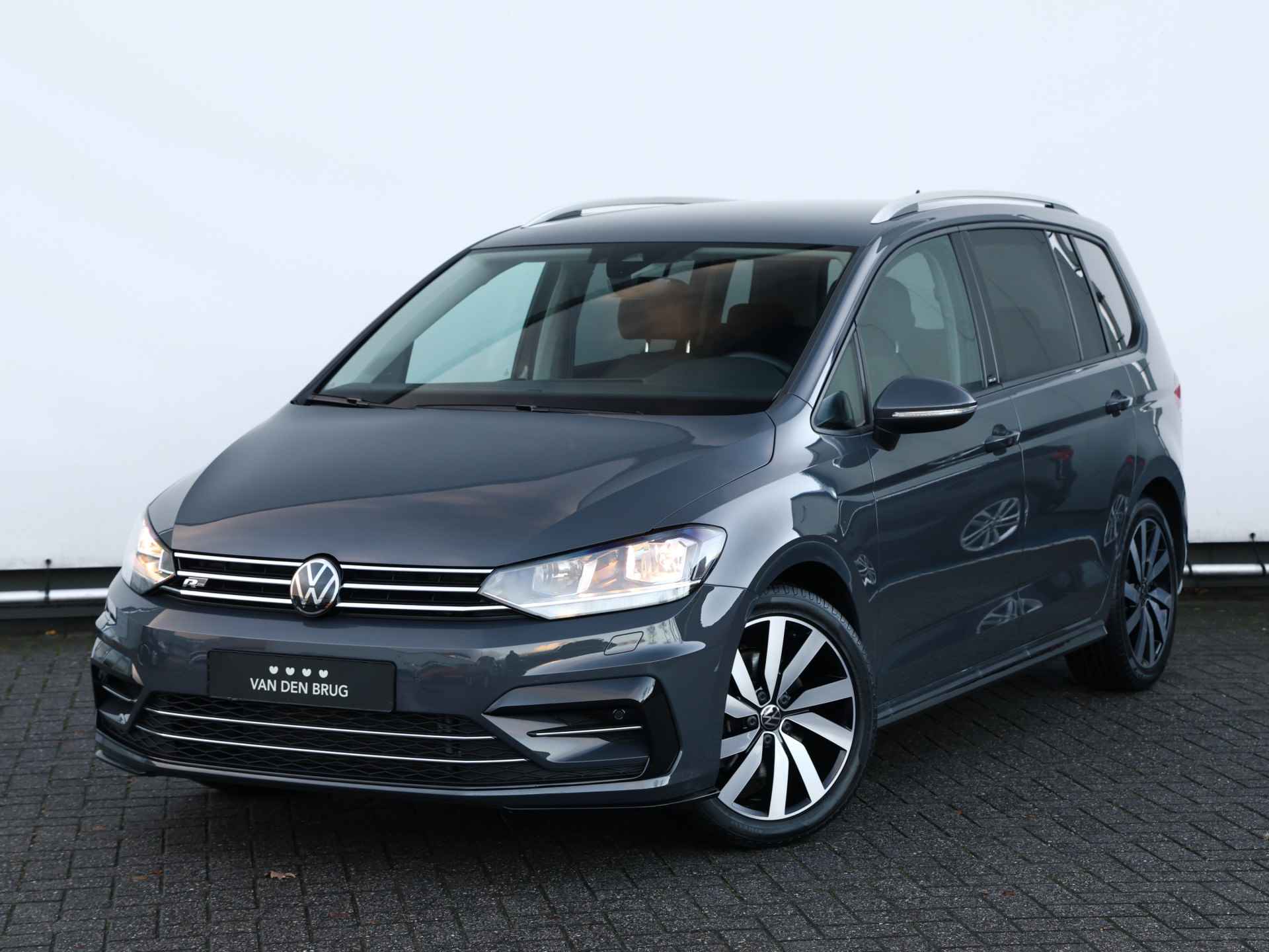 Volkswagen Touran 1.5 TSI R-line 150pk Automaat | 7-persoons | Navigatie | Digitaal dashboard | Camera | stoelverwarming - 12/46