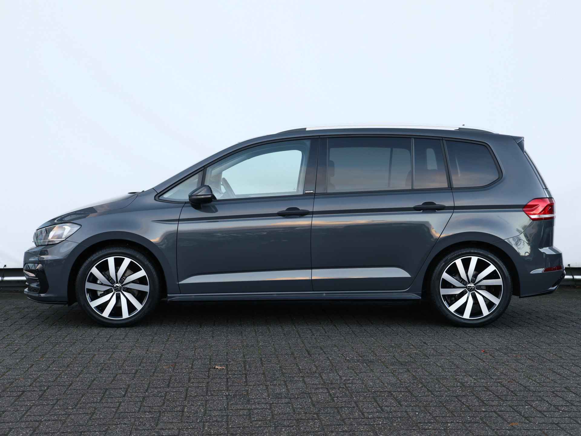 Volkswagen Touran 1.5 TSI R-line 150pk Automaat | 7-persoons | Navigatie | Digitaal dashboard | Camera | stoelverwarming - 13/46