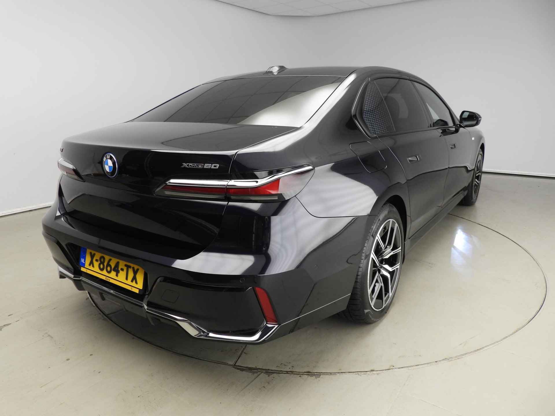 BMW i7 xDrive60 | M-Sportpakket | LED | HUD | Active steering | Stoelventilatie | Panoramadak | DAB | Alu 20 inch - 3/49