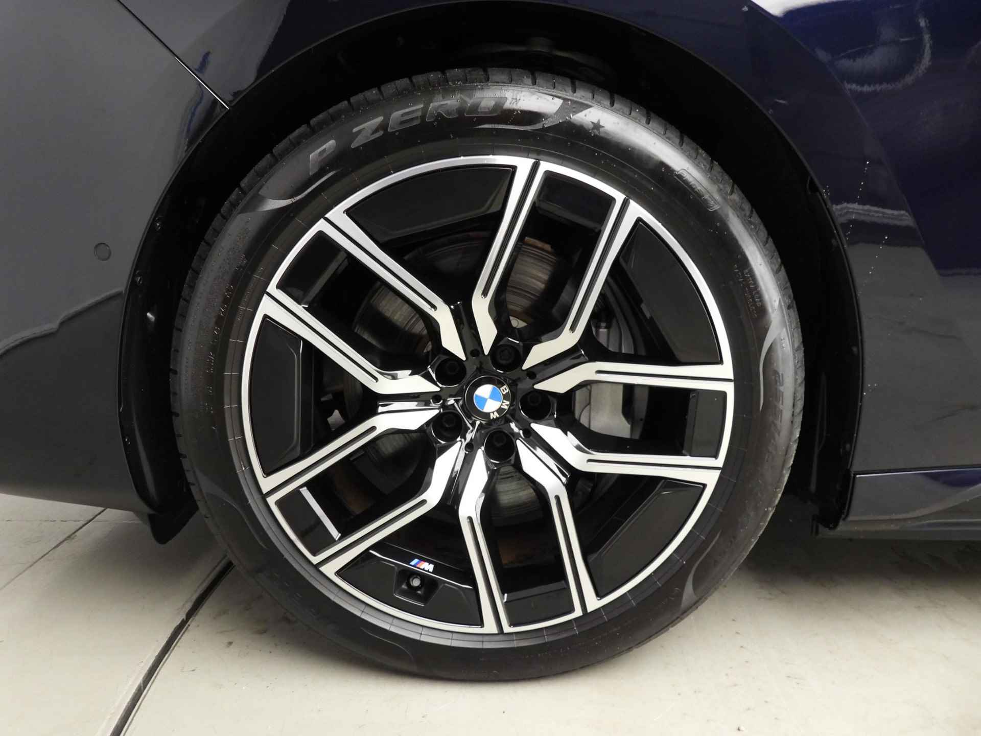 BMW i7 xDrive60 | M-Sportpakket | LED | HUD | Active steering | Stoelventilatie | Panoramadak | DAB | Alu 20 inch - 48/49