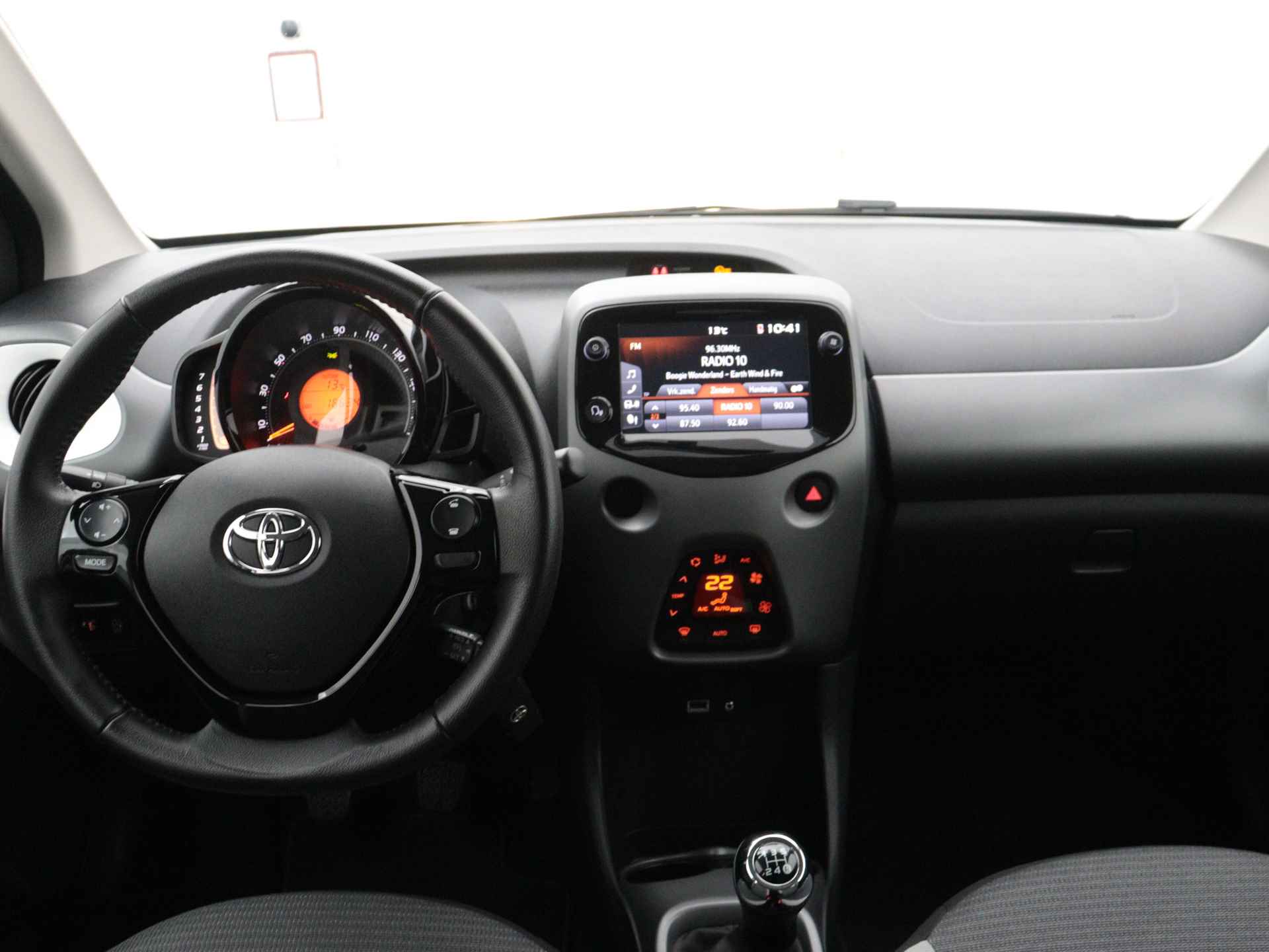 Toyota Aygo 1.0 VVT-i X-Joy Limited | Stoelverwarming | LM velgen | Camera | Climate Control | - 6/43