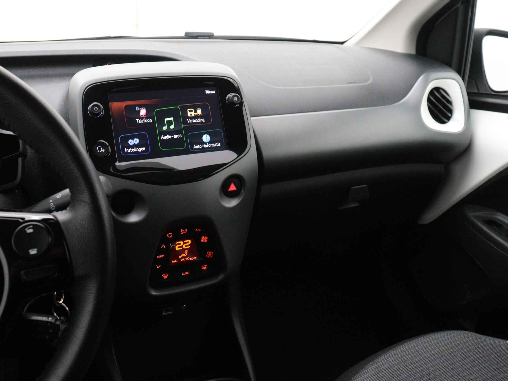 Toyota Aygo 1.0 VVT-i X-Joy Limited | Stoelverwarming | LM velgen | Camera | Climate Control | - 8/43