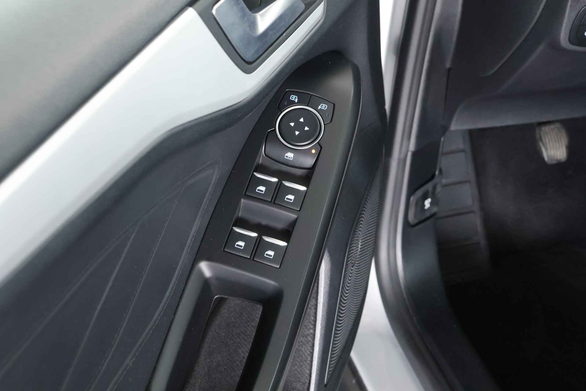 Ford FOCUS Wagon 1.0 EcoBoost Hybrid Active X / Navi / CarPlay / LED / Camera - 18/27