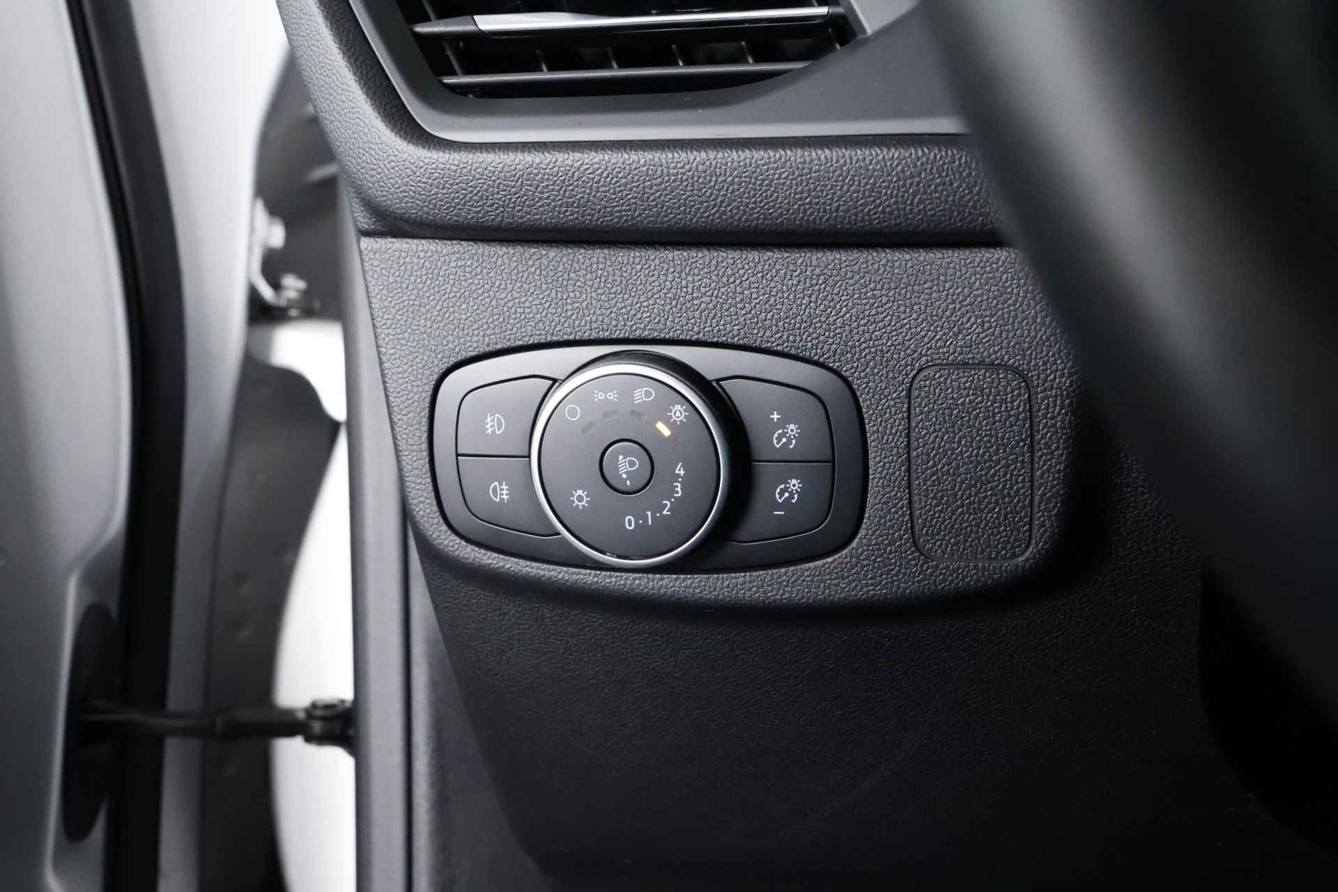 Ford FOCUS Wagon 1.0 EcoBoost Hybrid Active X / Navi / CarPlay / LED / Camera - 24/27