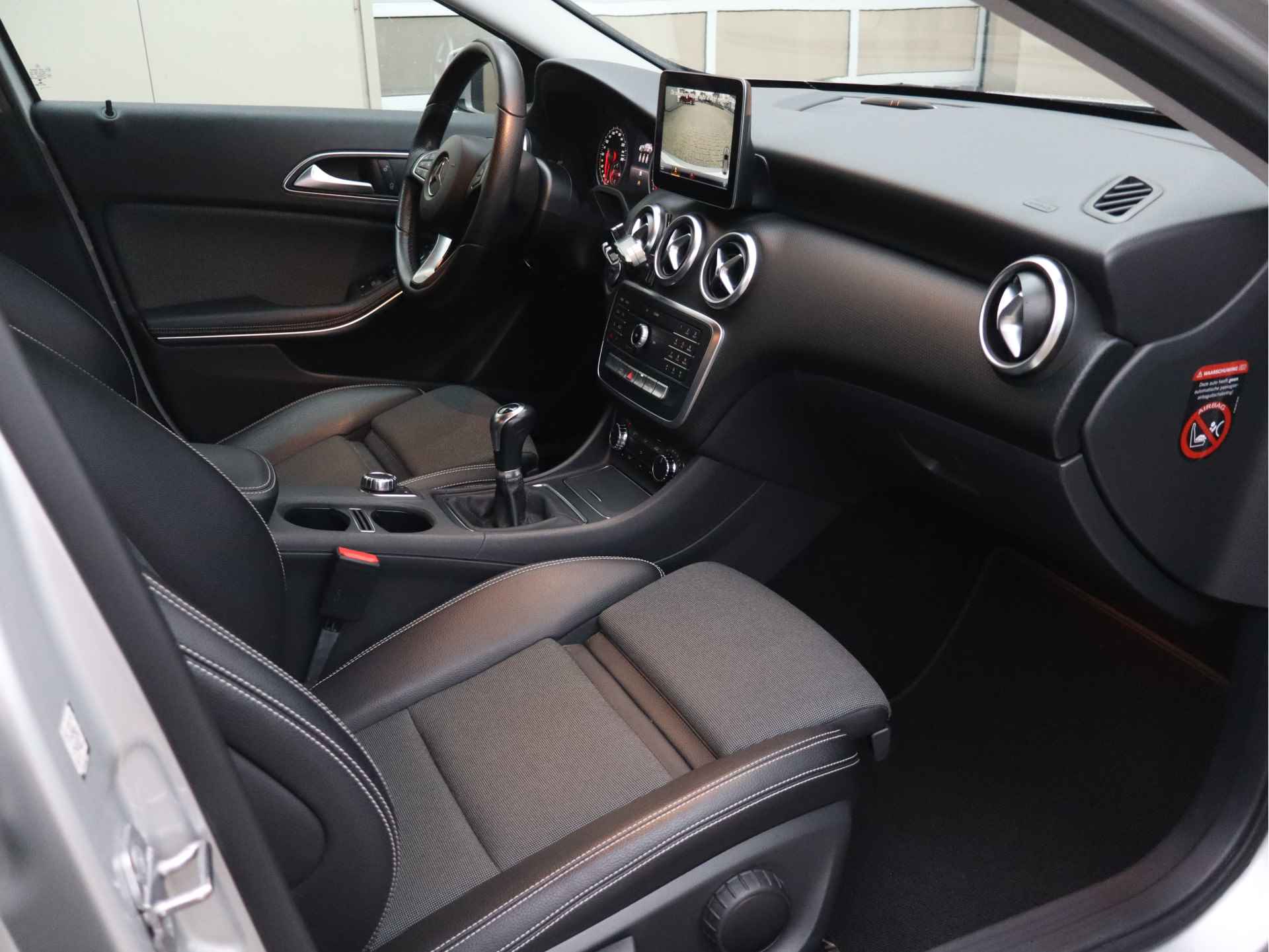 Mercedes-Benz A-Klasse 180 Business Solution AMG Camera I Key-Less I Groot Nav - 10/35