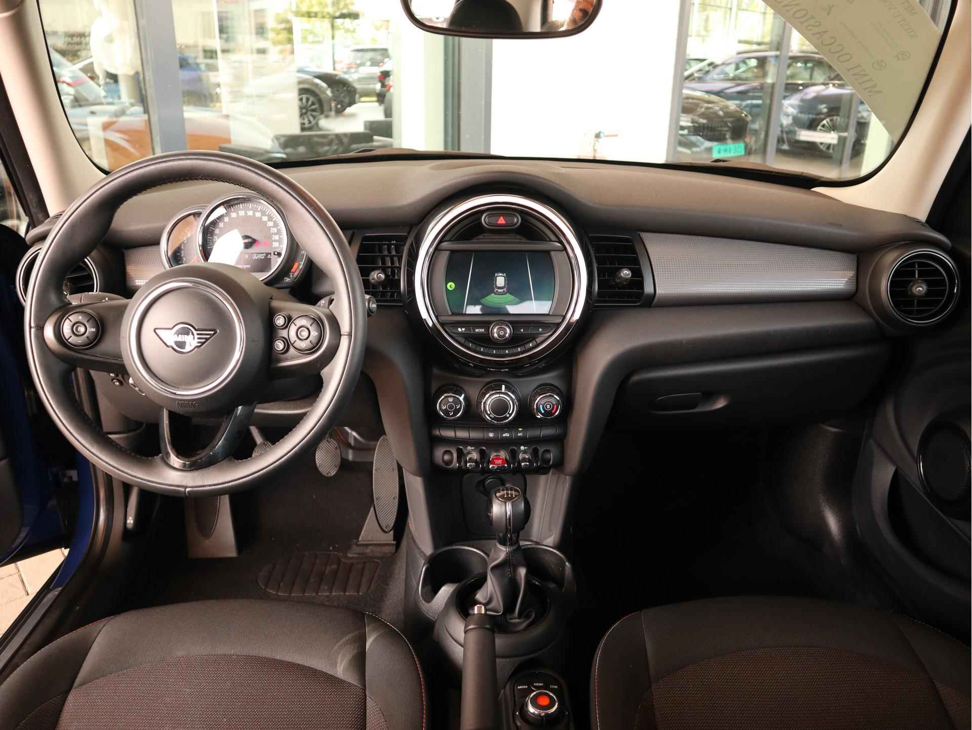 MINI 5-deurs Cooper Salt / Parkeersensoren / Regen- en lichtsensor / Airconditioning / Cruise Control - 10/30