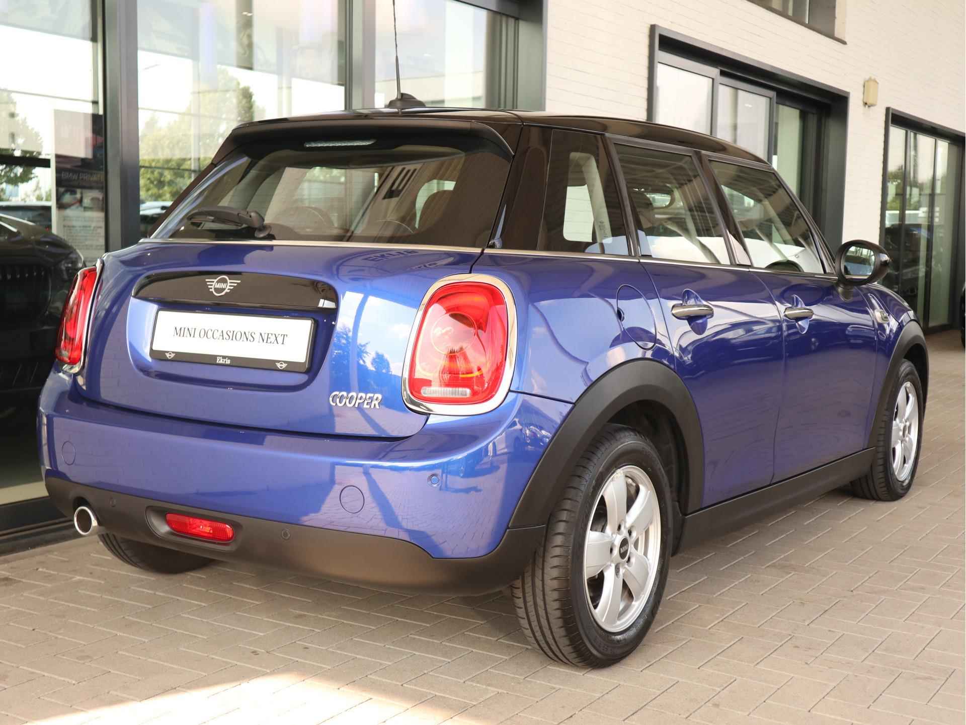 MINI 5-deurs Cooper Salt / Parkeersensoren / Regen- en lichtsensor / Airconditioning / Cruise Control - 15/30