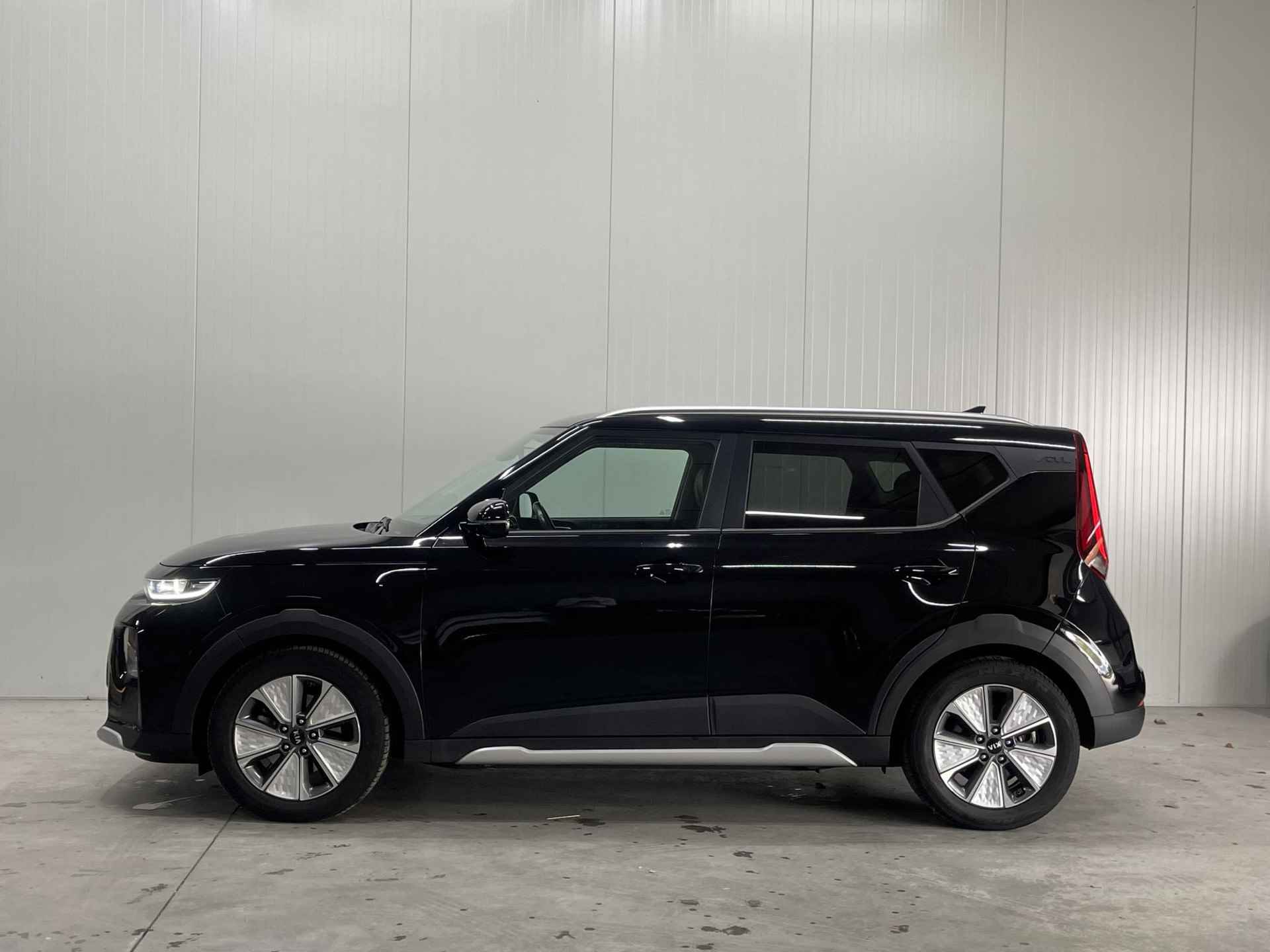 Kia e-Soul 64kWh ExecutiveLine 4% bijtelling, Adaptief cruise control, Camera, Keyless start/entry - 2/29