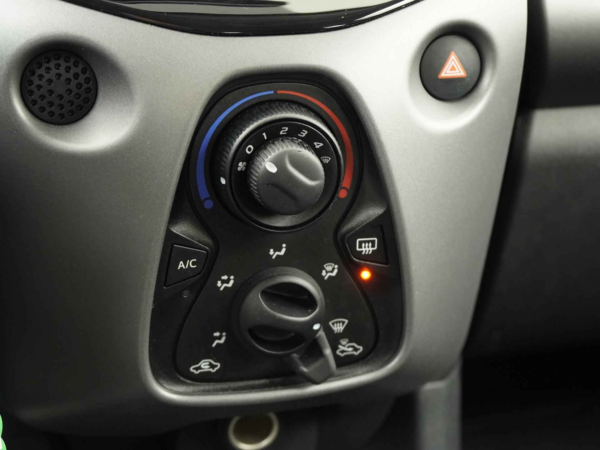 Toyota Aygo 1.0 VVT-i x-joy Automaat | Camera | Lichtmetalen Velgen | Zondag Open! - 10/32