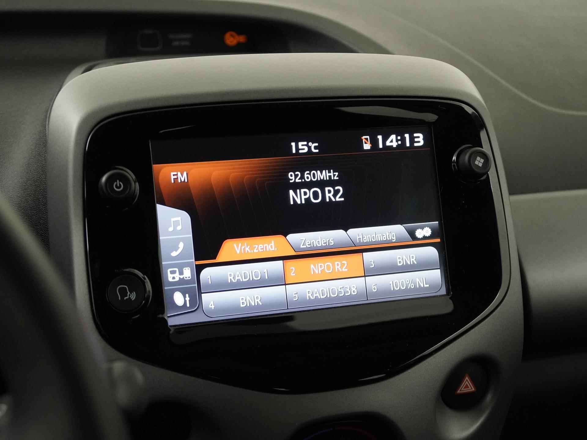 Toyota Aygo 1.0 VVT-i x-joy Automaat | Camera | Lichtmetalen Velgen | Zondag Open! - 13/32