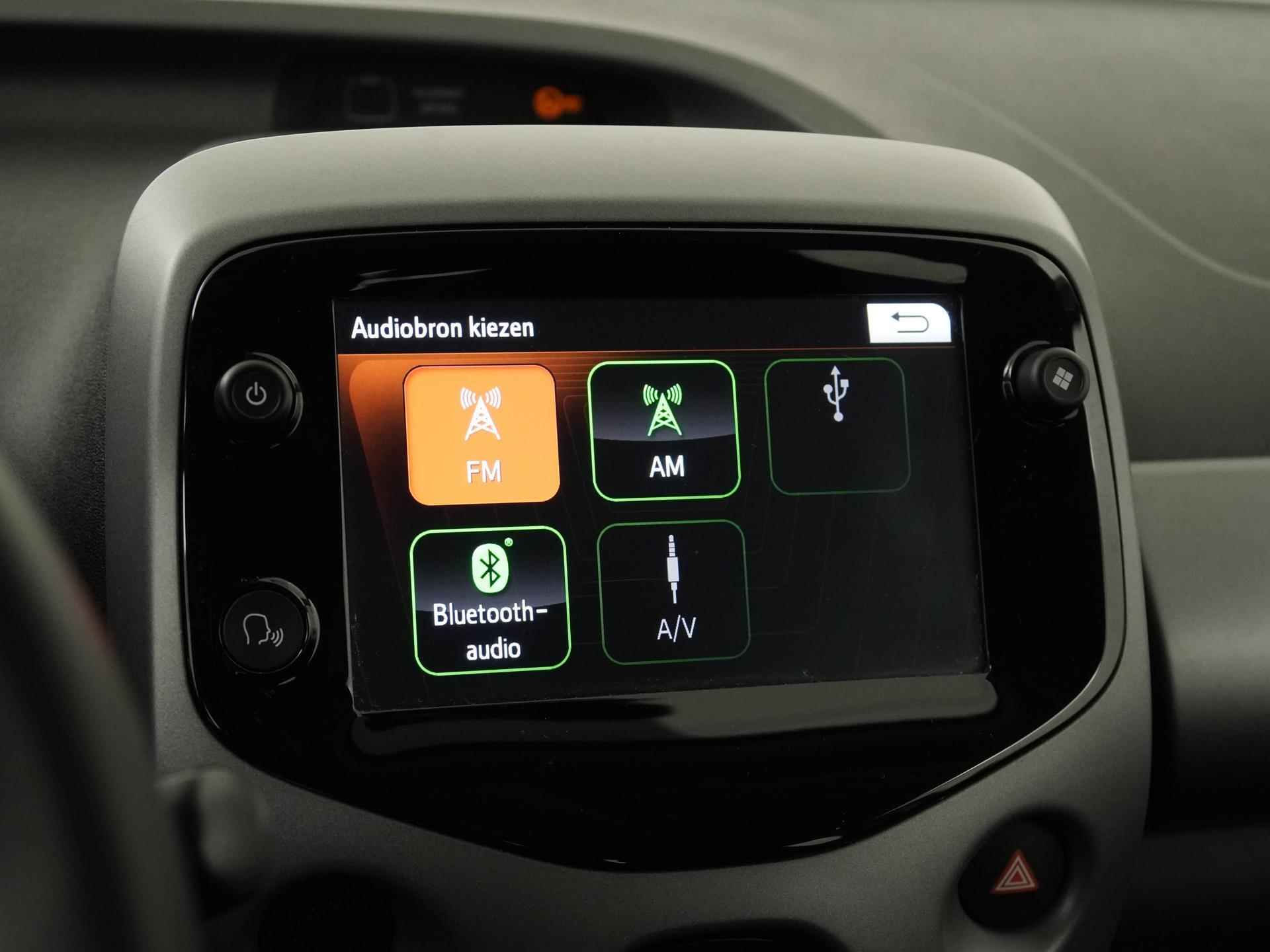 Toyota Aygo 1.0 VVT-i x-joy Automaat | Camera | Lichtmetalen Velgen | Zondag Open! - 14/32