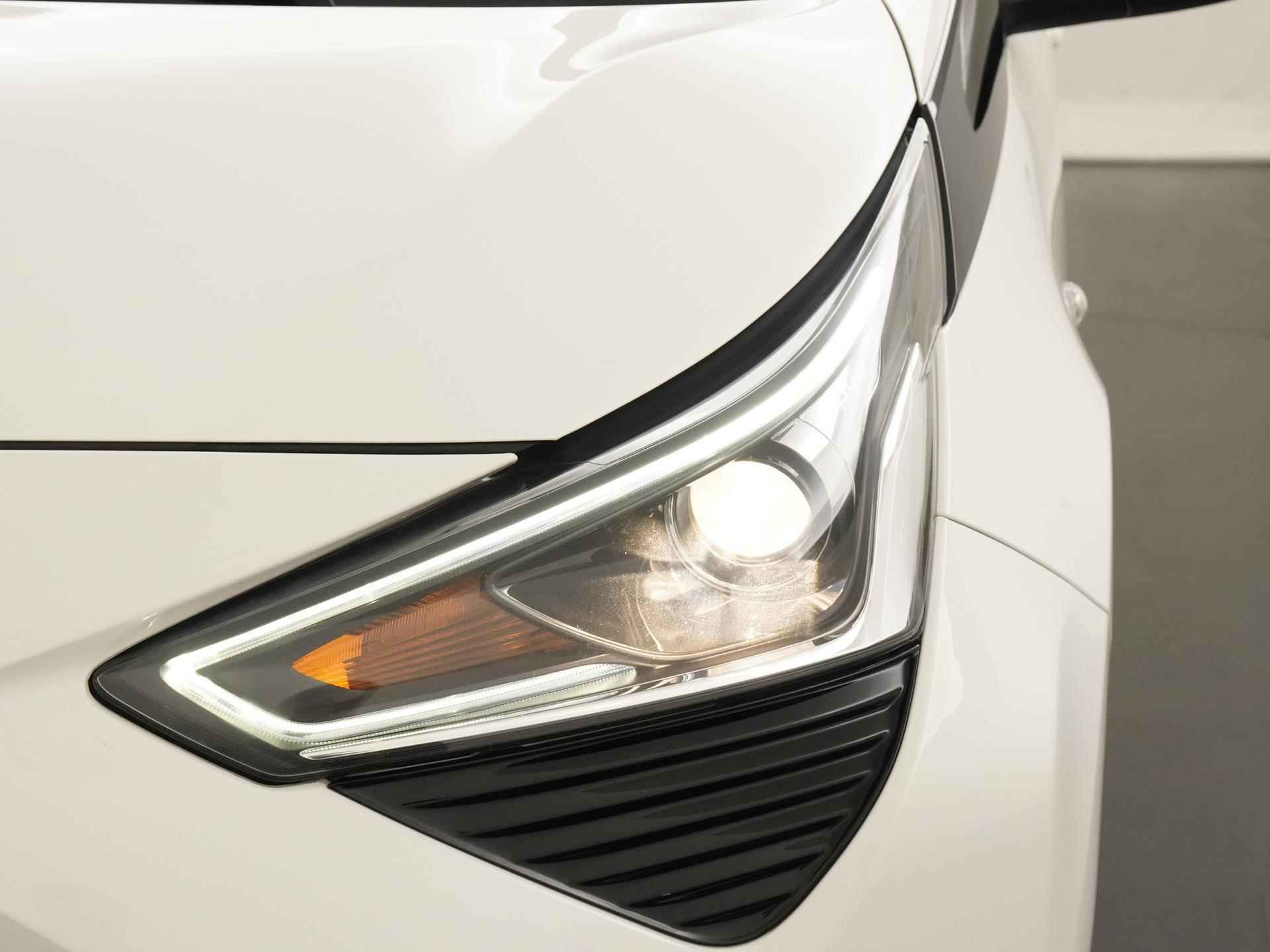Toyota Aygo 1.0 VVT-i x-joy Automaat | Camera | Lichtmetalen Velgen | Zondag Open! - 19/32