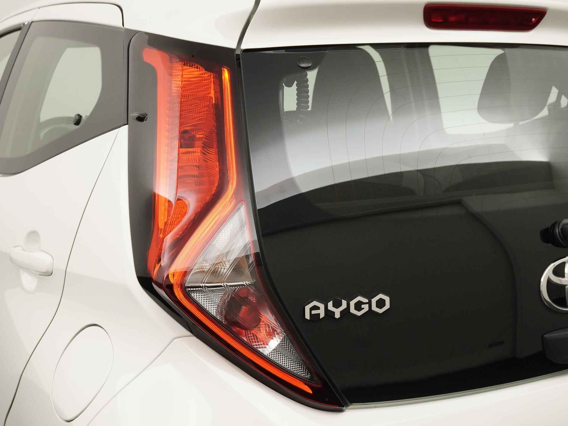 Toyota Aygo 1.0 VVT-i x-joy Automaat | Camera | Lichtmetalen Velgen | Zondag Open! - 20/32